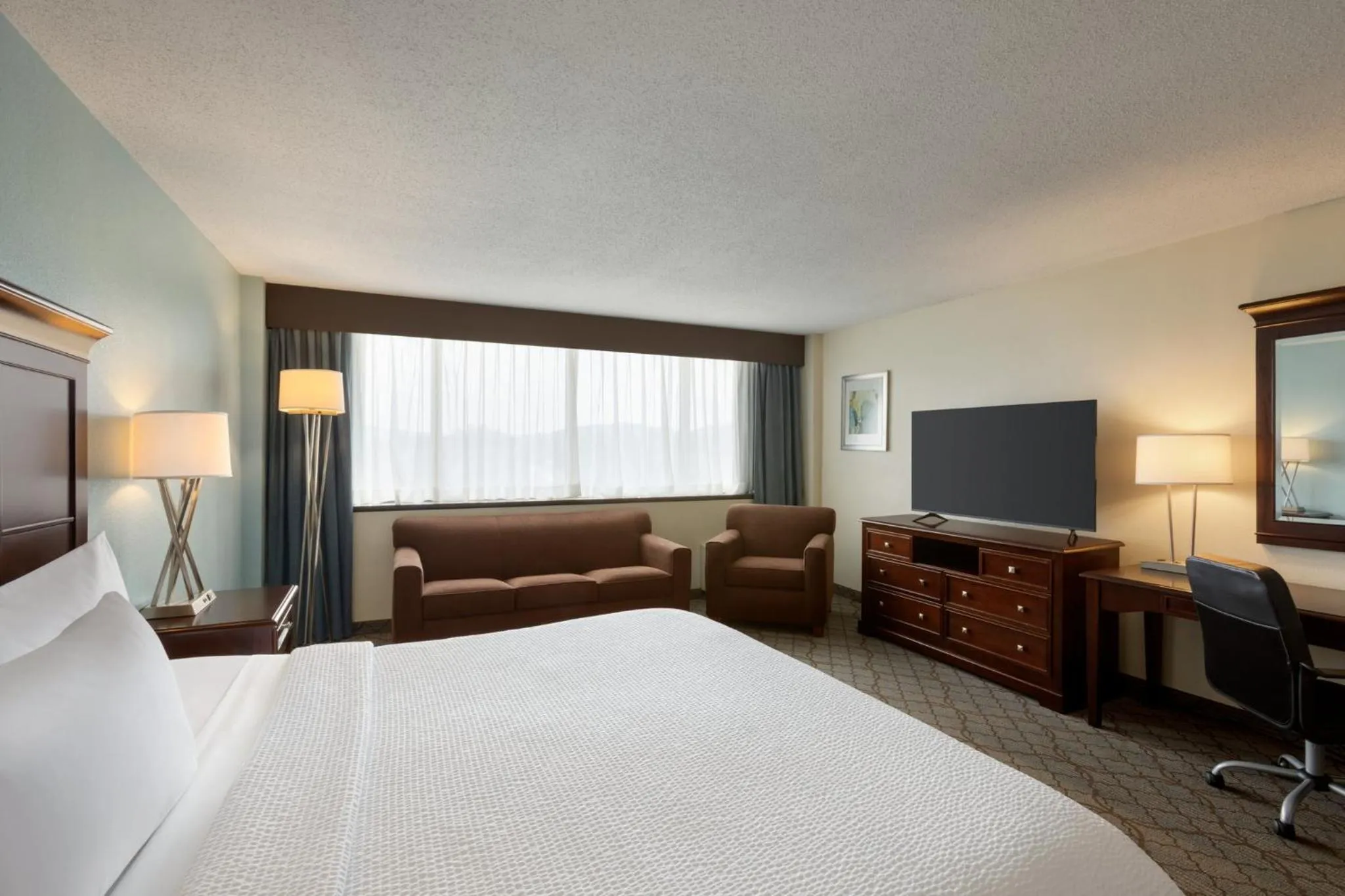 Photo of the whole room, Bed in Holiday Inn Birmingham-Airport by IHG