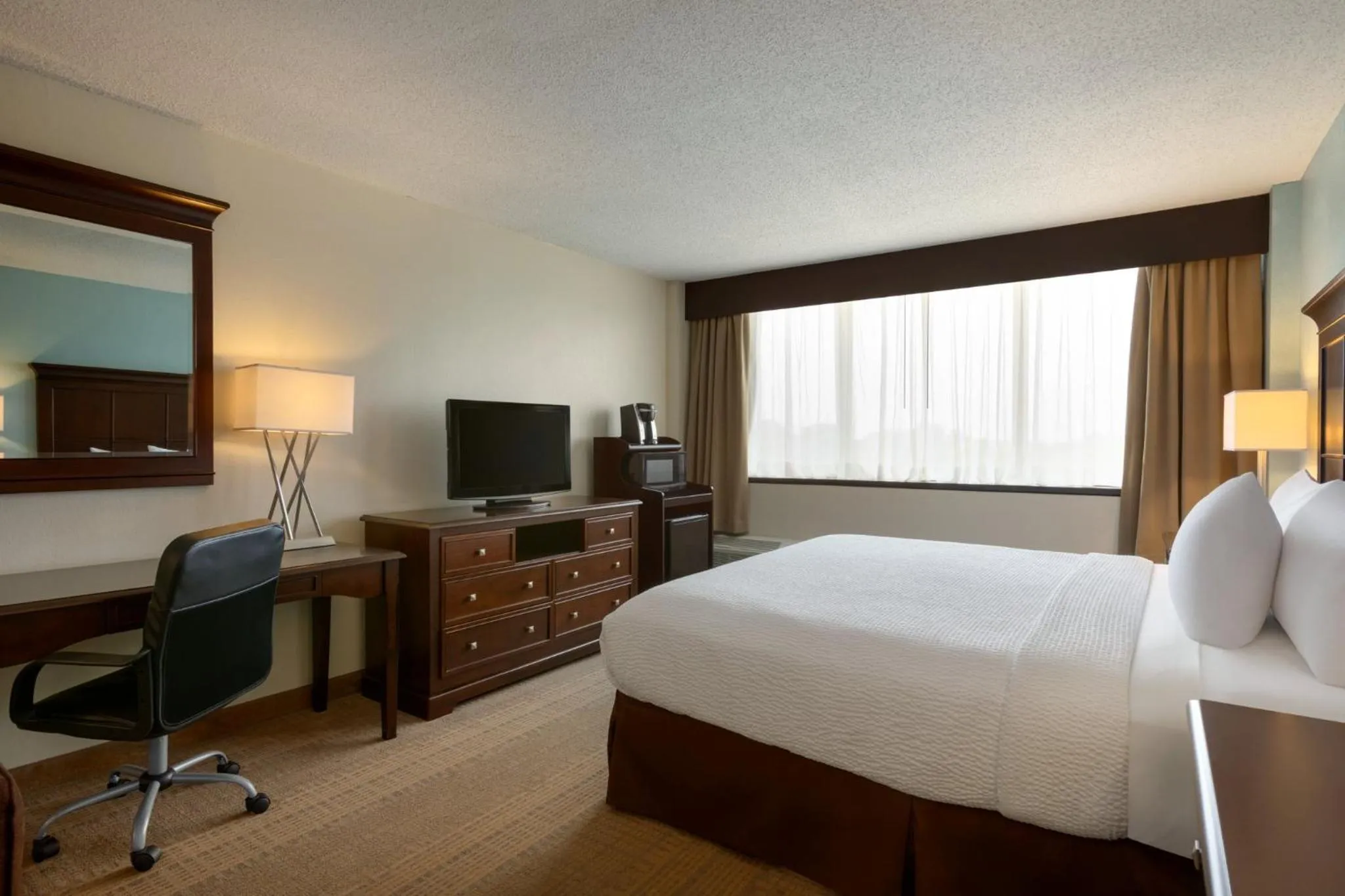 Photo of the whole room, Bed in Holiday Inn Birmingham-Airport by IHG