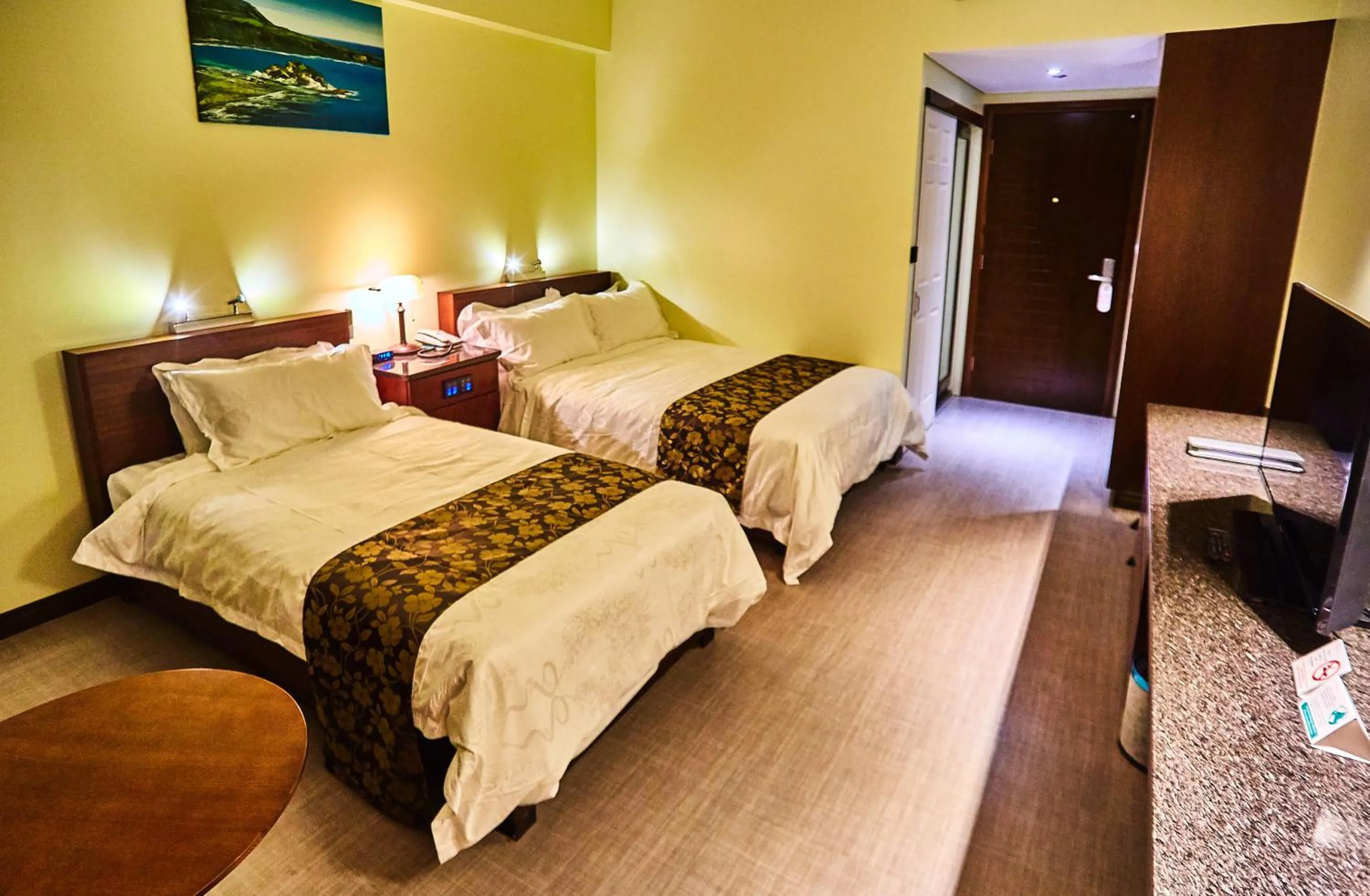 Photo of the whole room, Bed in Serenti Hotel Saipan