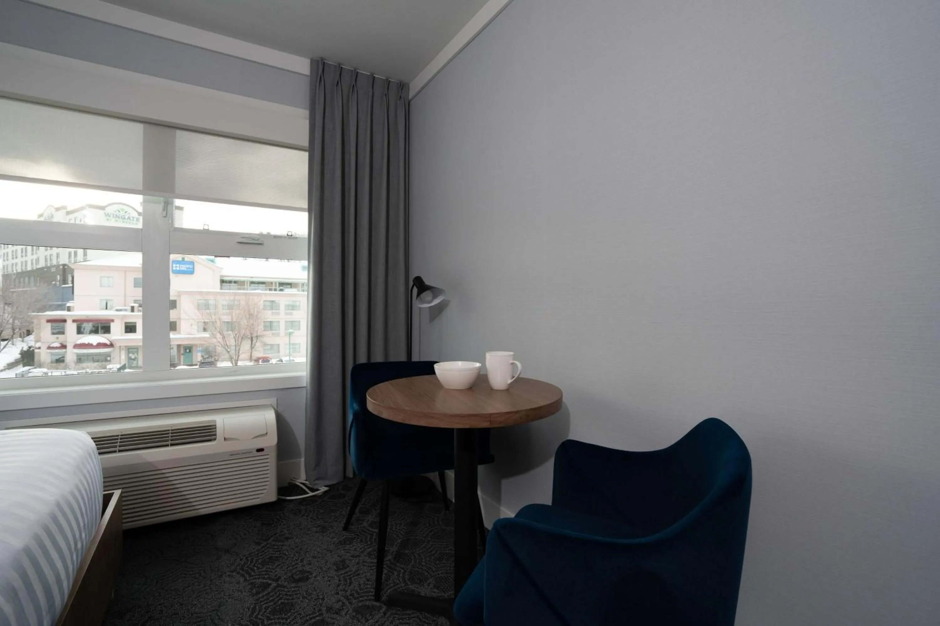 Bedroom, Bed in Prestige Kamloops Hotel