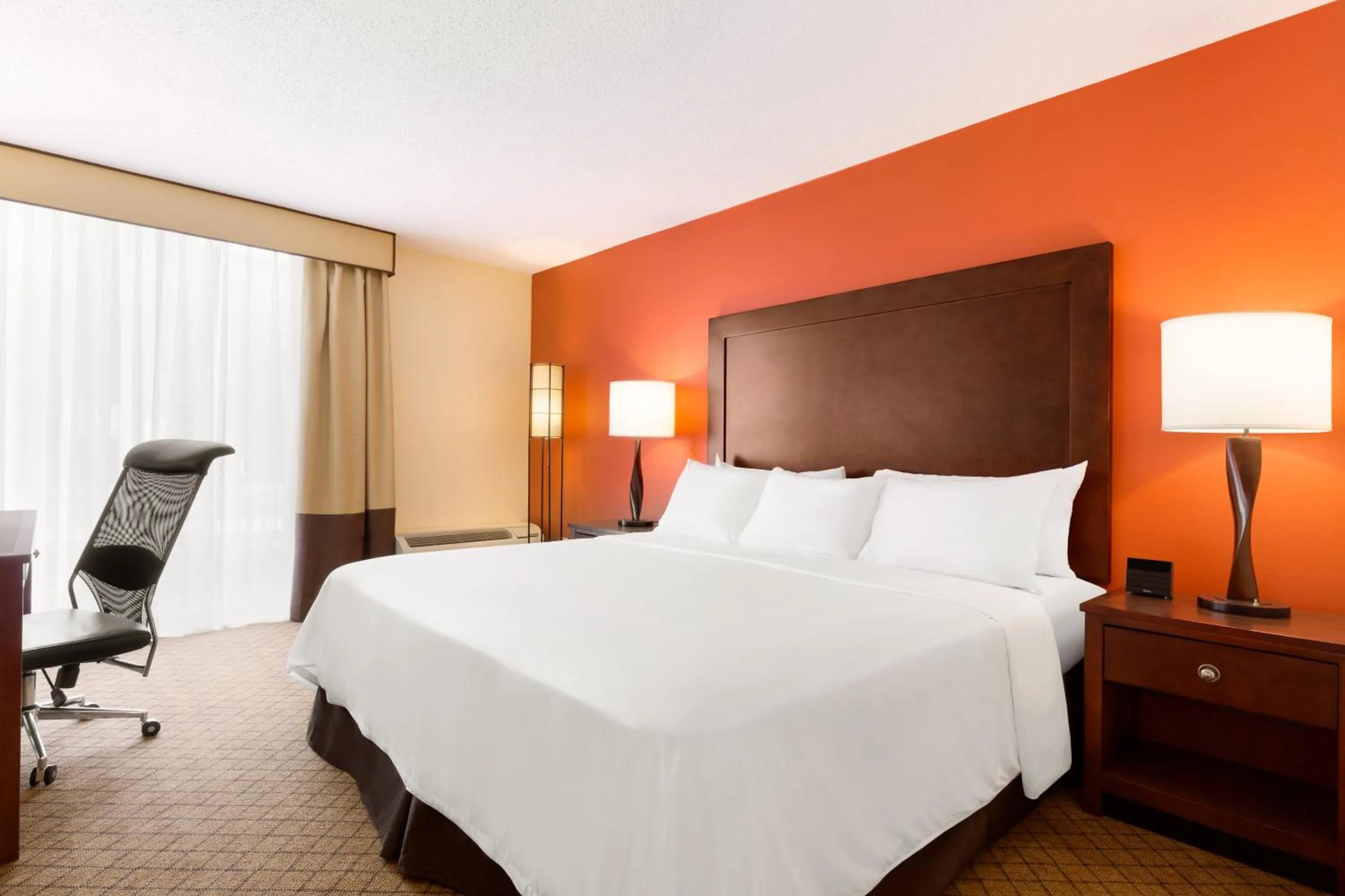 Photo of the whole room, Bed in Clarion Inn Sheffield Muscle Shoals