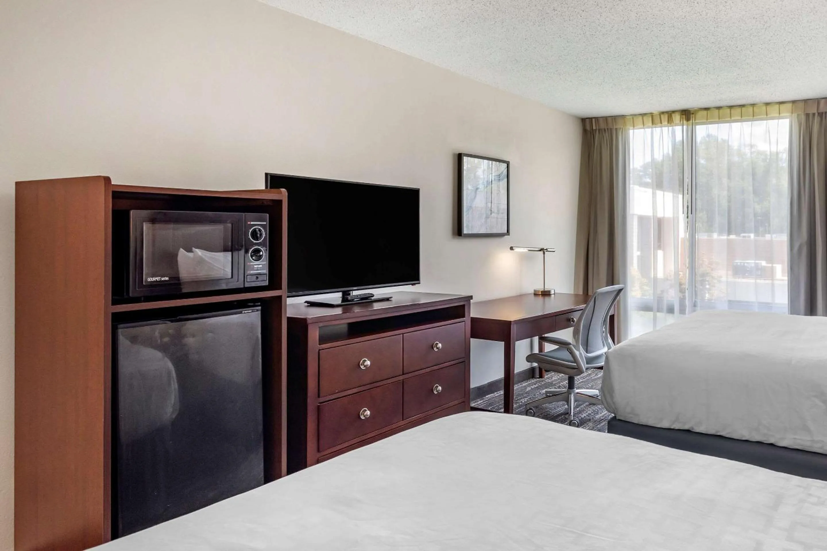 Photo of the whole room, Bed in Clarion Inn Sheffield Muscle Shoals