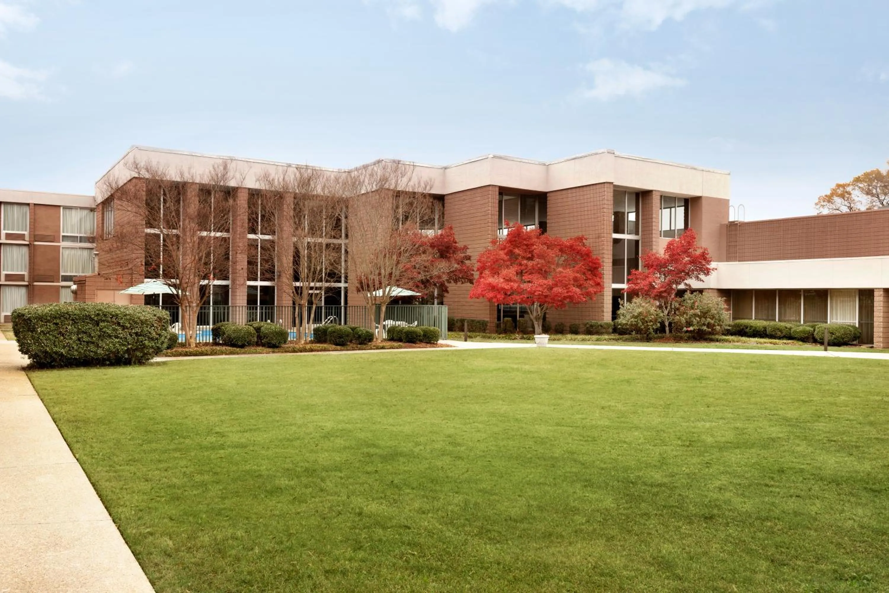 Facade/entrance in Clarion Inn Sheffield Muscle Shoals
