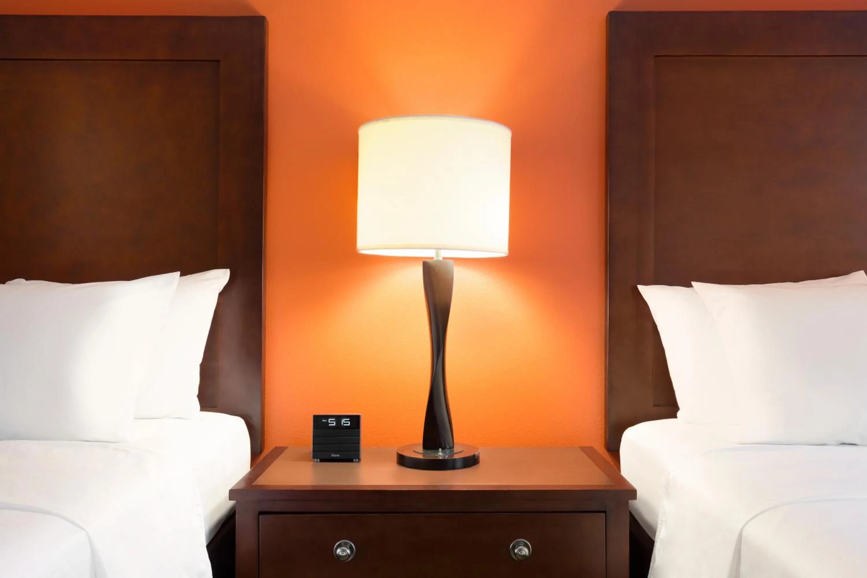 Photo of the whole room, Bed in Clarion Inn Sheffield Muscle Shoals