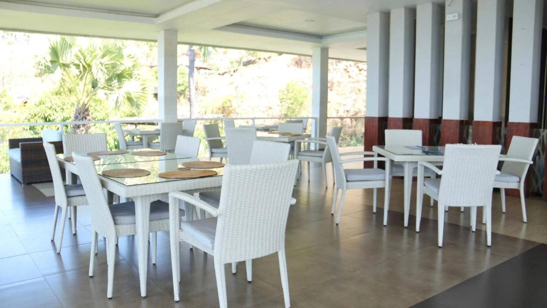 Restaurant/places to eat in Ibus Beach Hotel