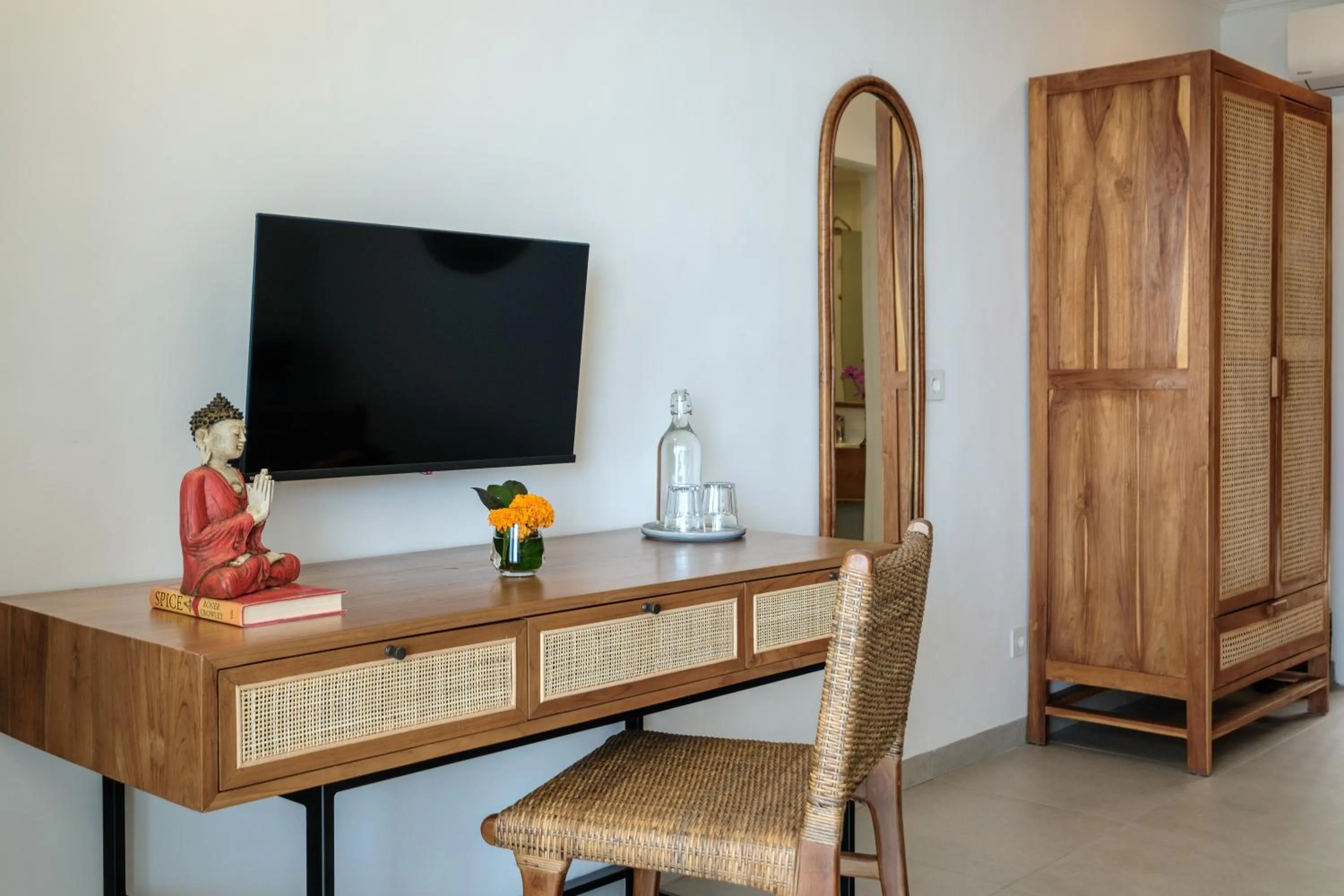 TV and multimedia in Ibus Beach Hotel