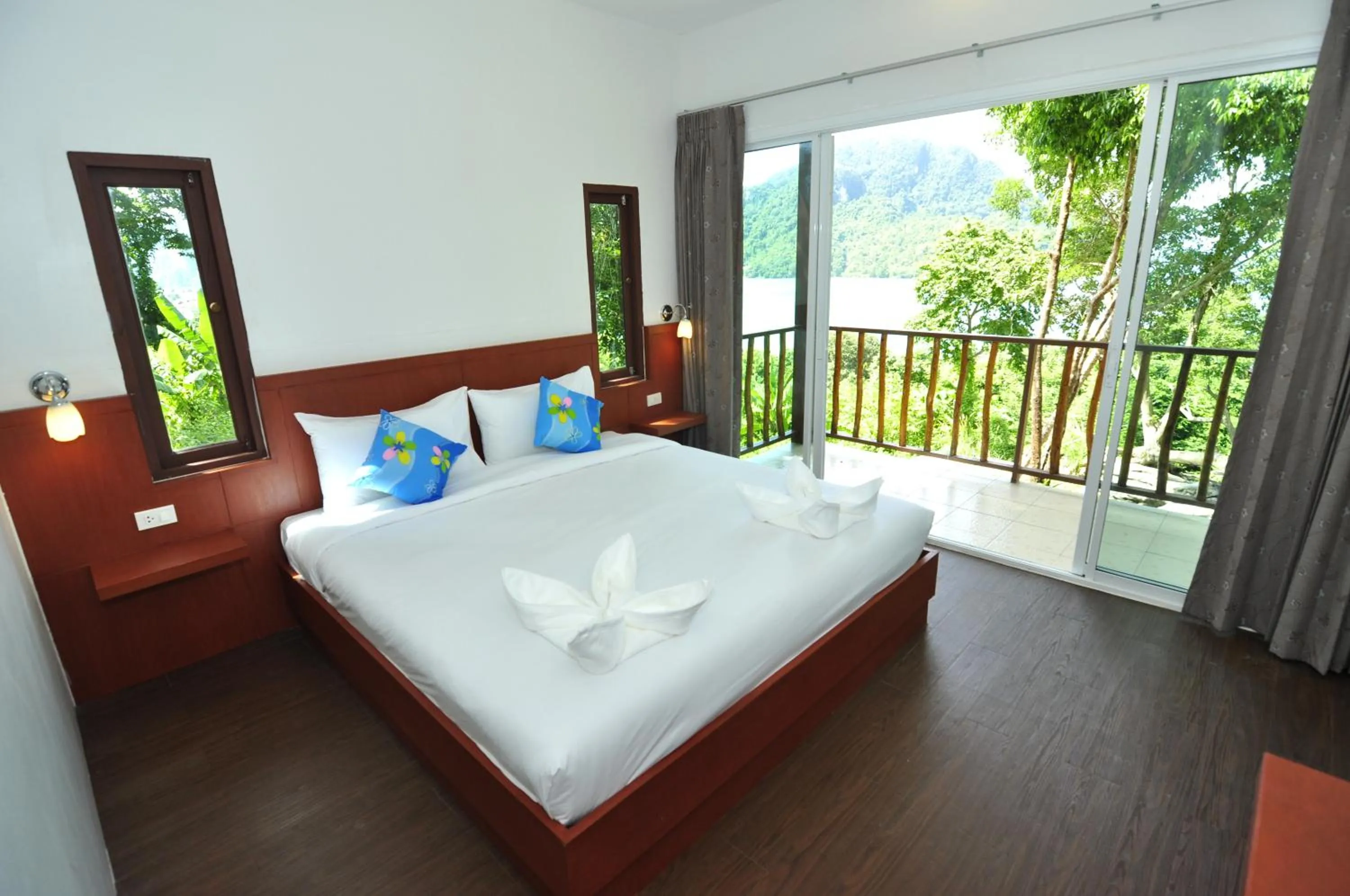 Bed in Sea View Bungalow
