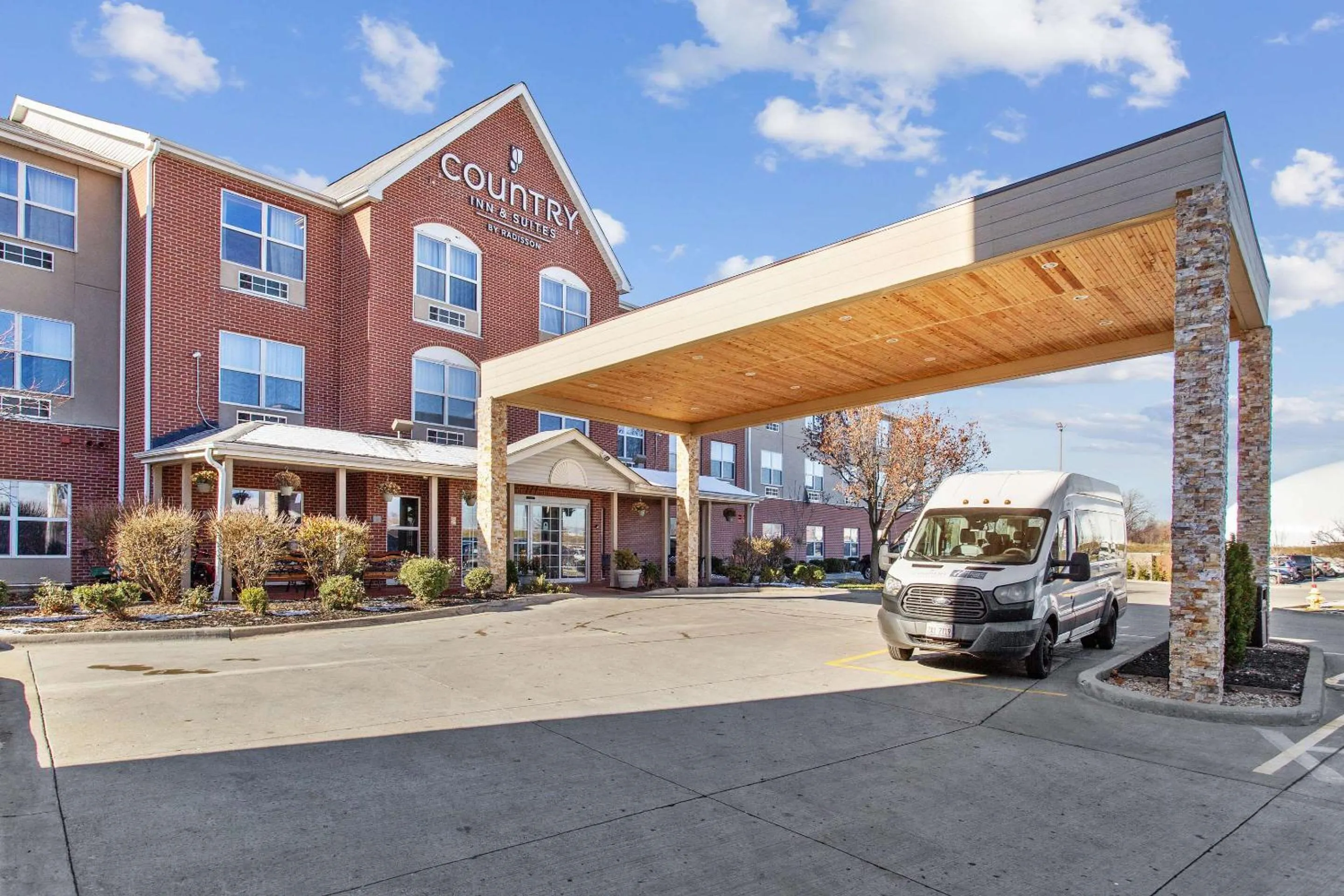 Property building in Country Inn & Suites by Radisson, Chicago O'Hare South, IL