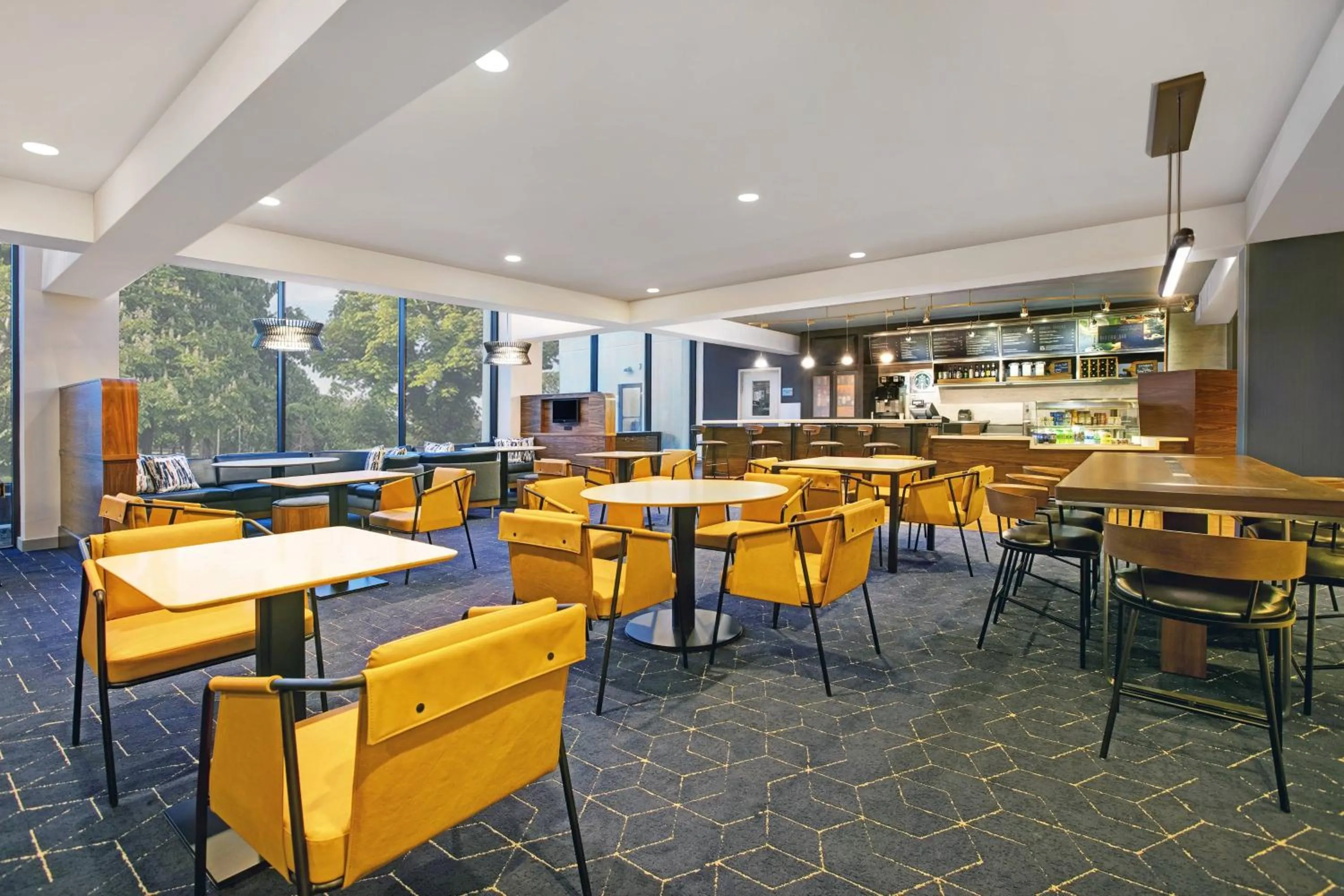 Restaurant/places to eat in Courtyard Chicago Elmhurst/Oakbrook Area