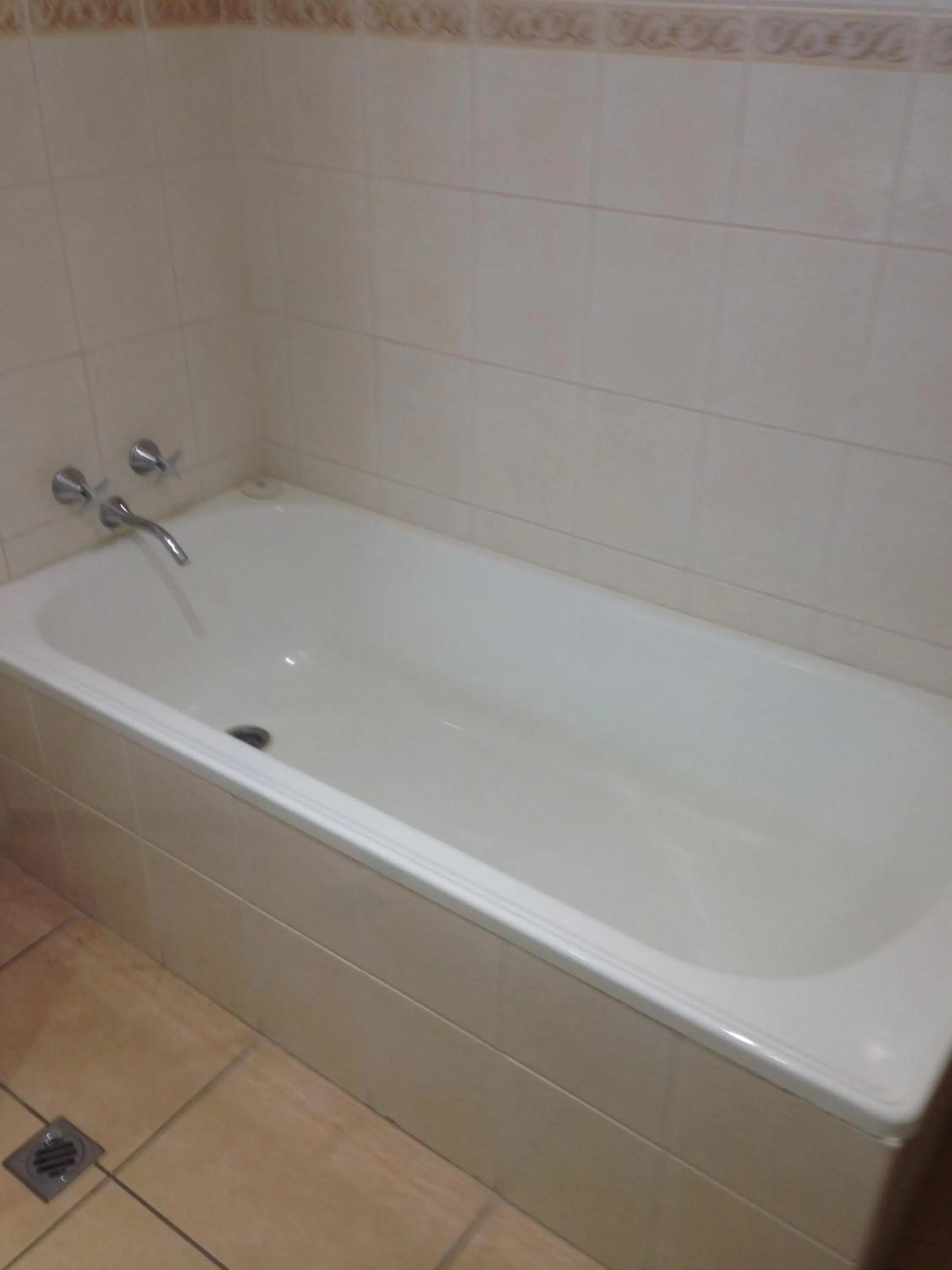 Bathroom in Albury Regent Motel