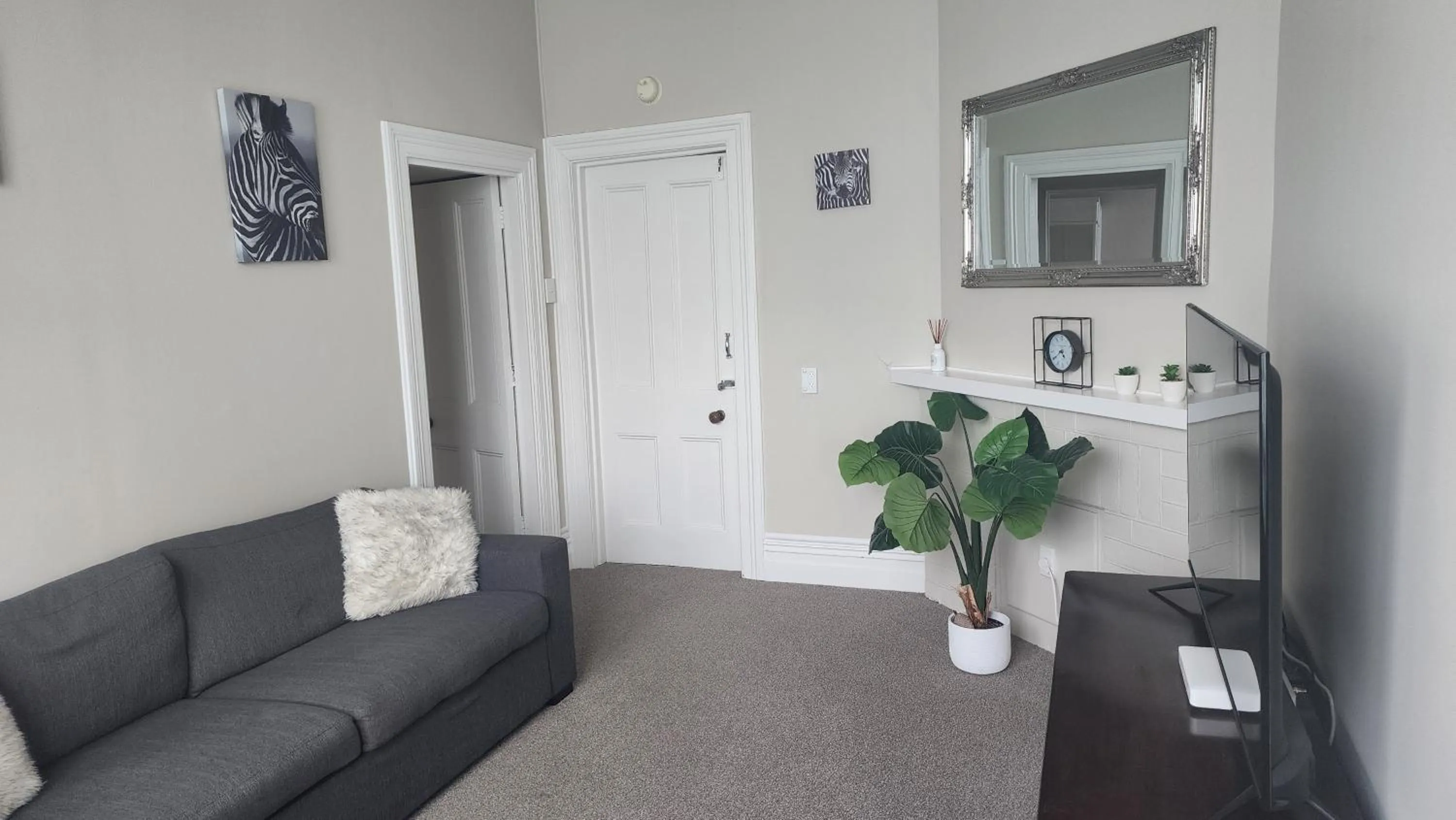 TV and multimedia in Gardner Court Motel