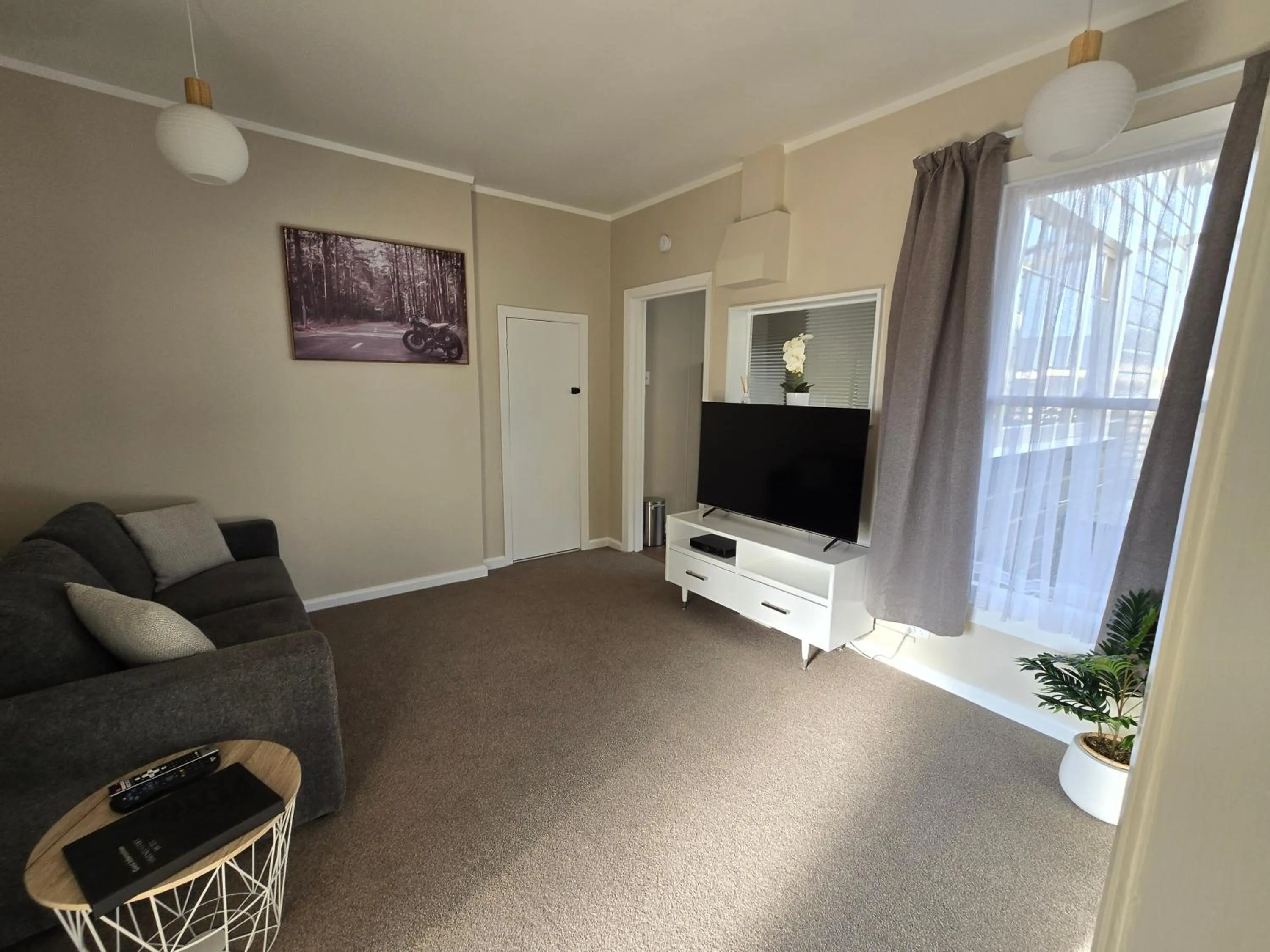 Living room in Gardner Court Motel