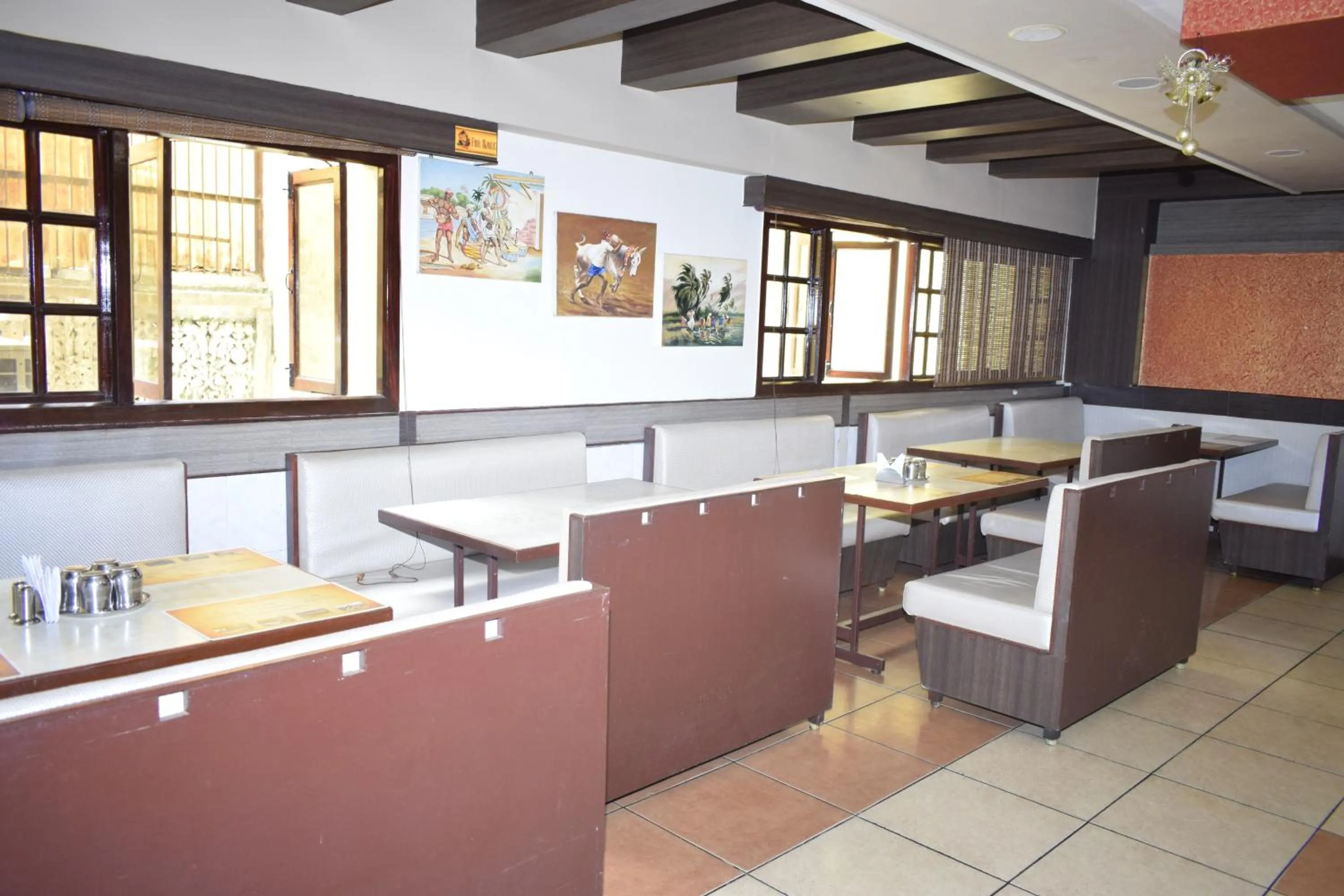 Restaurant/places to eat in Devis Grand