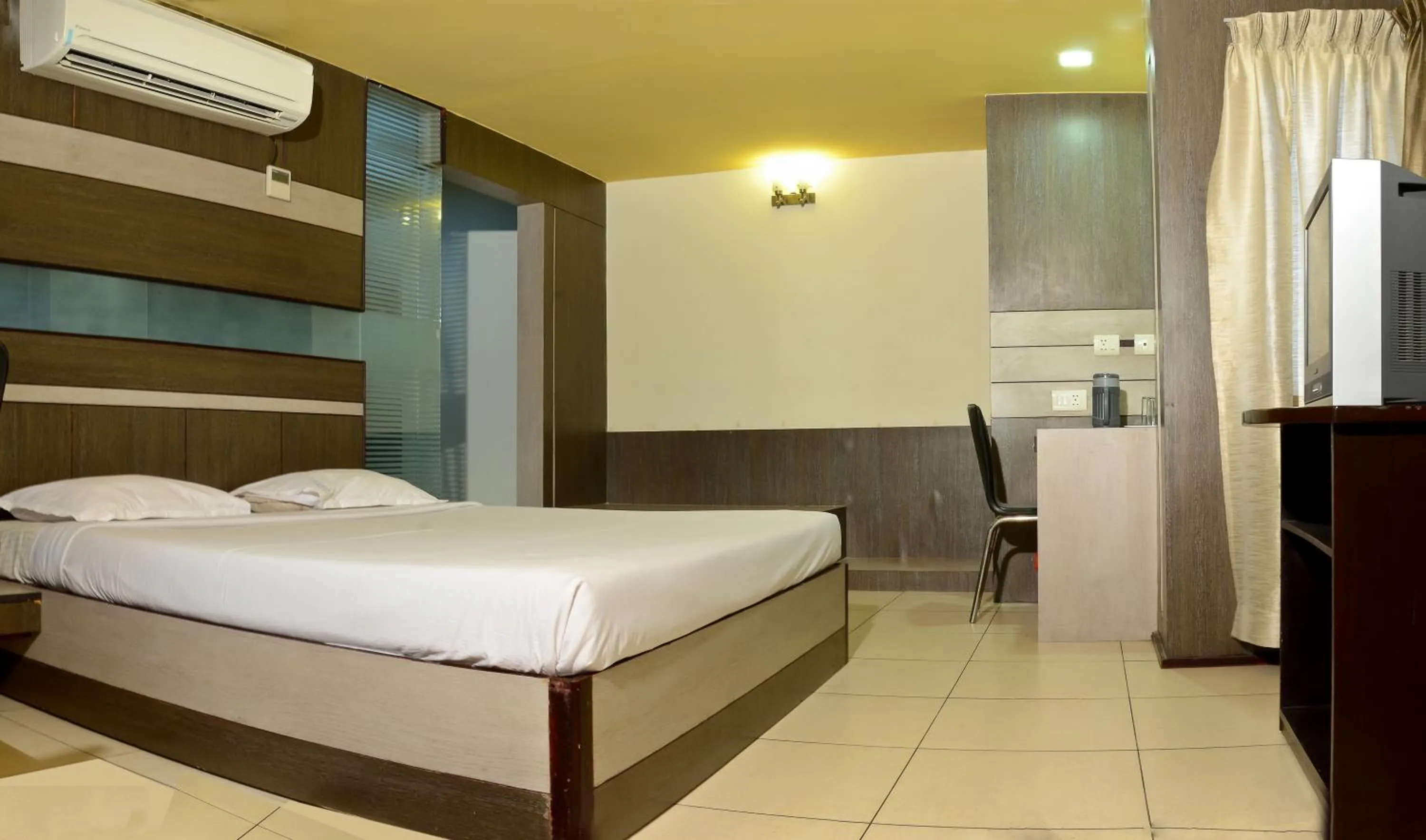 Photo of the whole room, Bed in Devis Grand