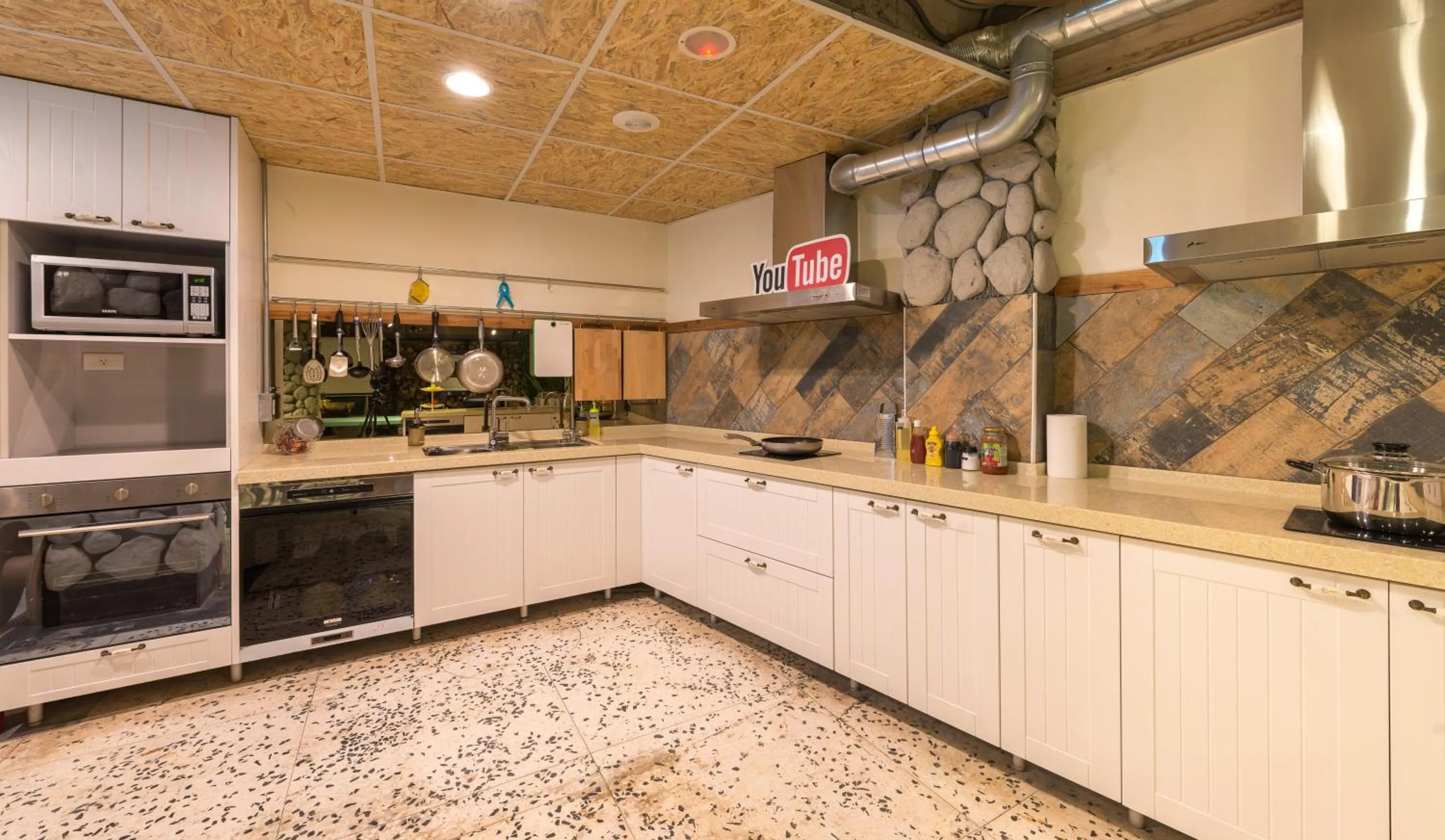 Kitchen or kitchenette in Beimen WOW Poshtel