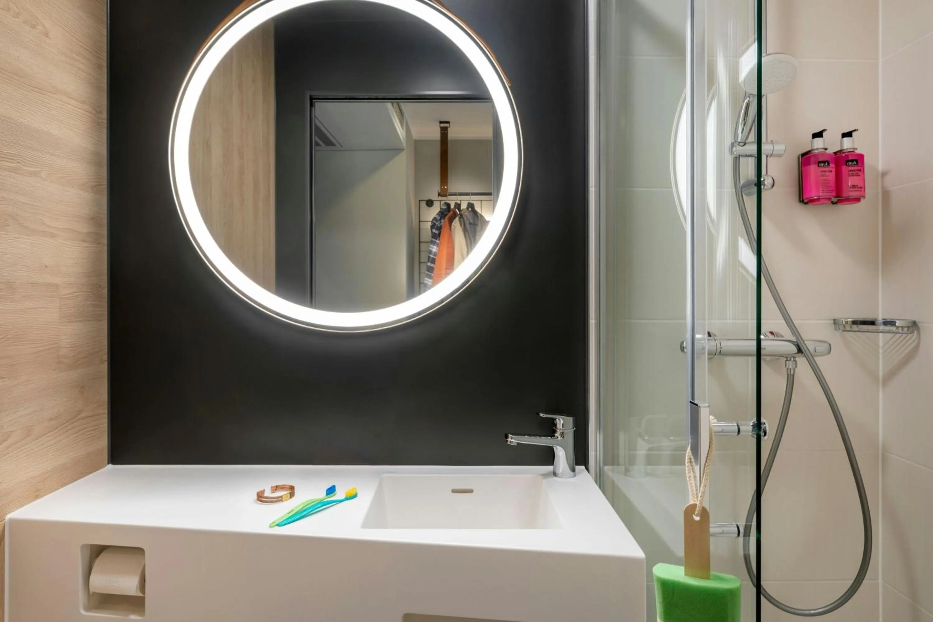 Bathroom in Moxy Berlin Ostbahnhof