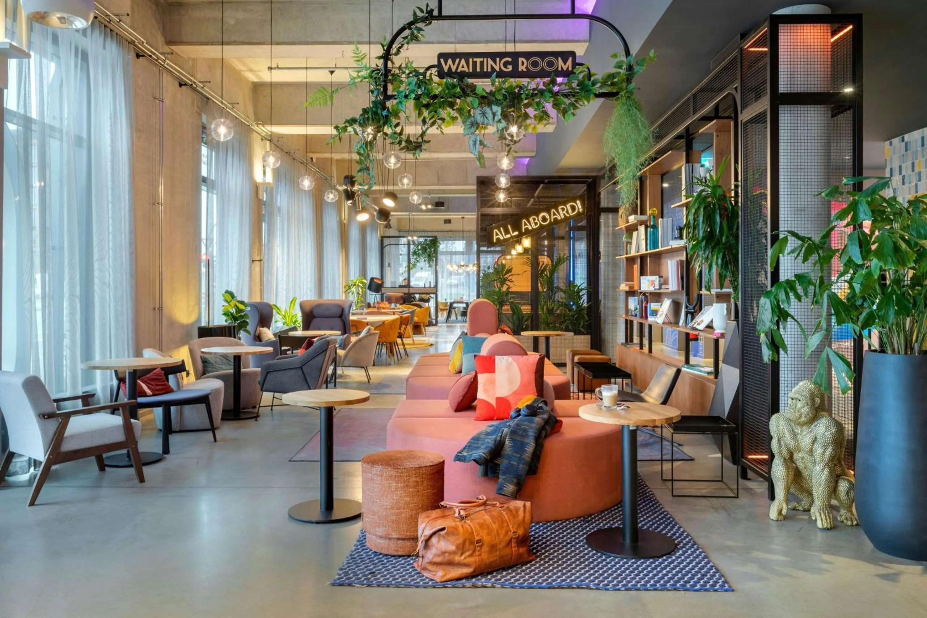 Lobby or reception in Moxy Berlin Ostbahnhof