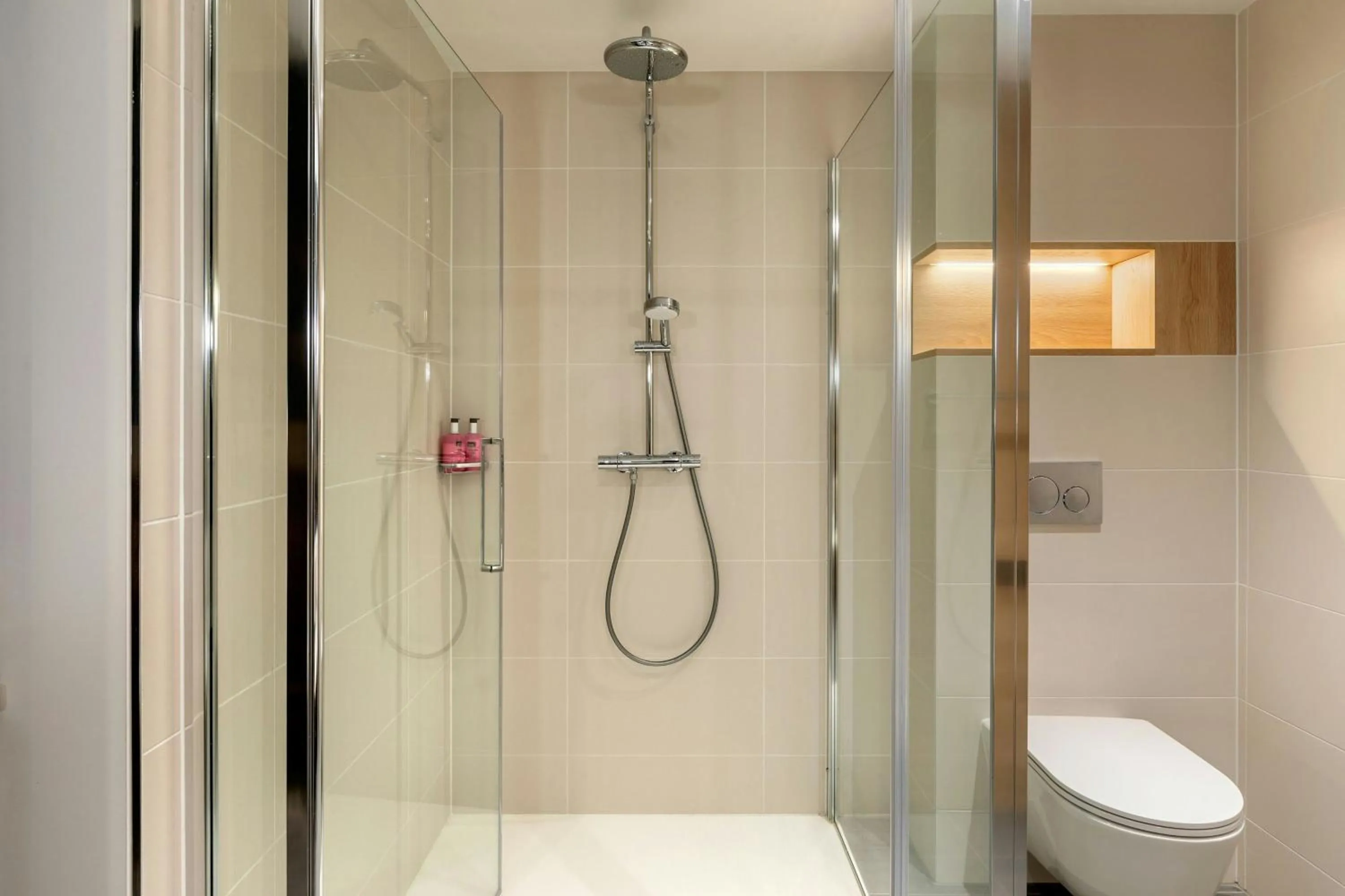 Bathroom in Moxy Berlin Ostbahnhof