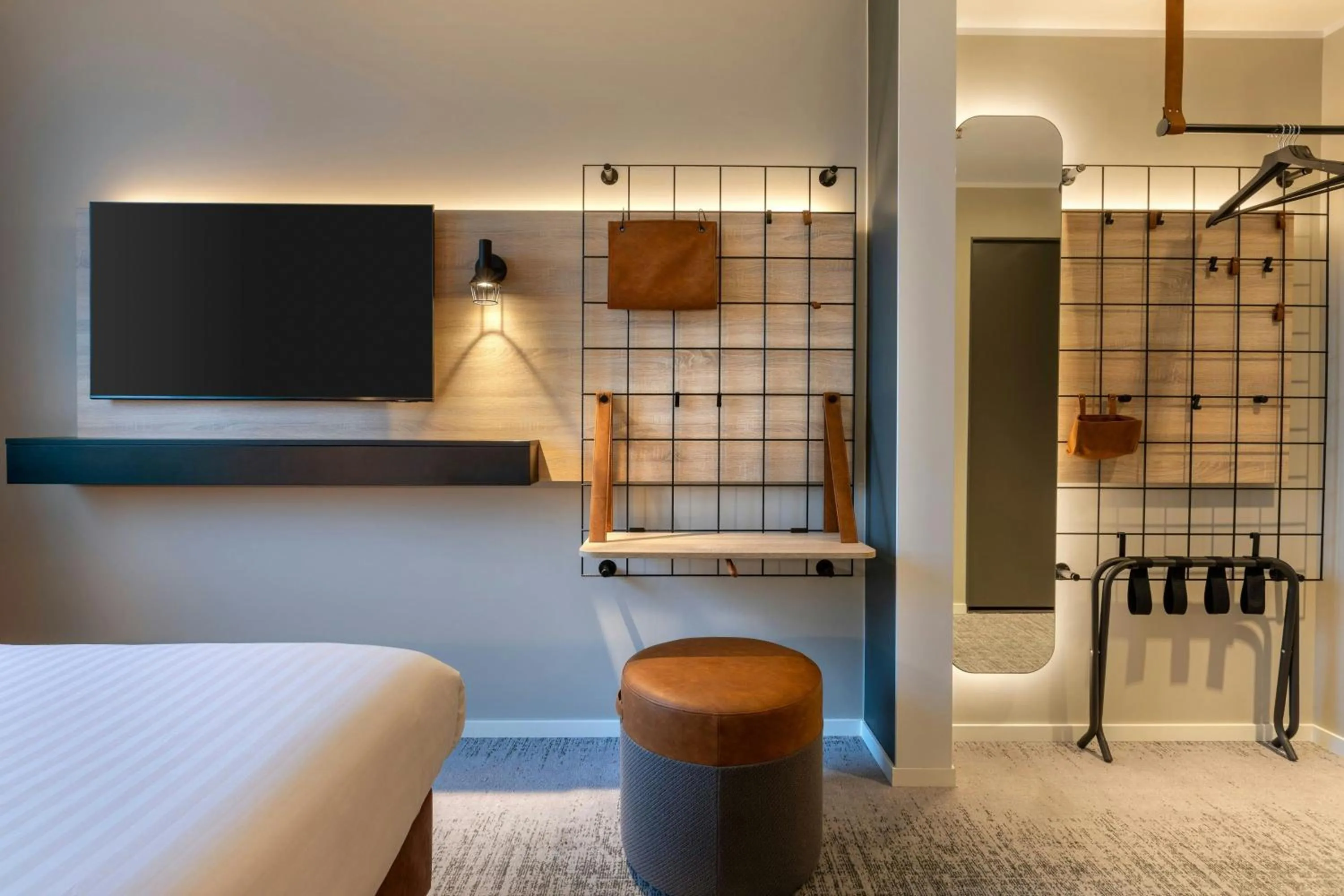 Photo of the whole room, Bed in Moxy Berlin Ostbahnhof