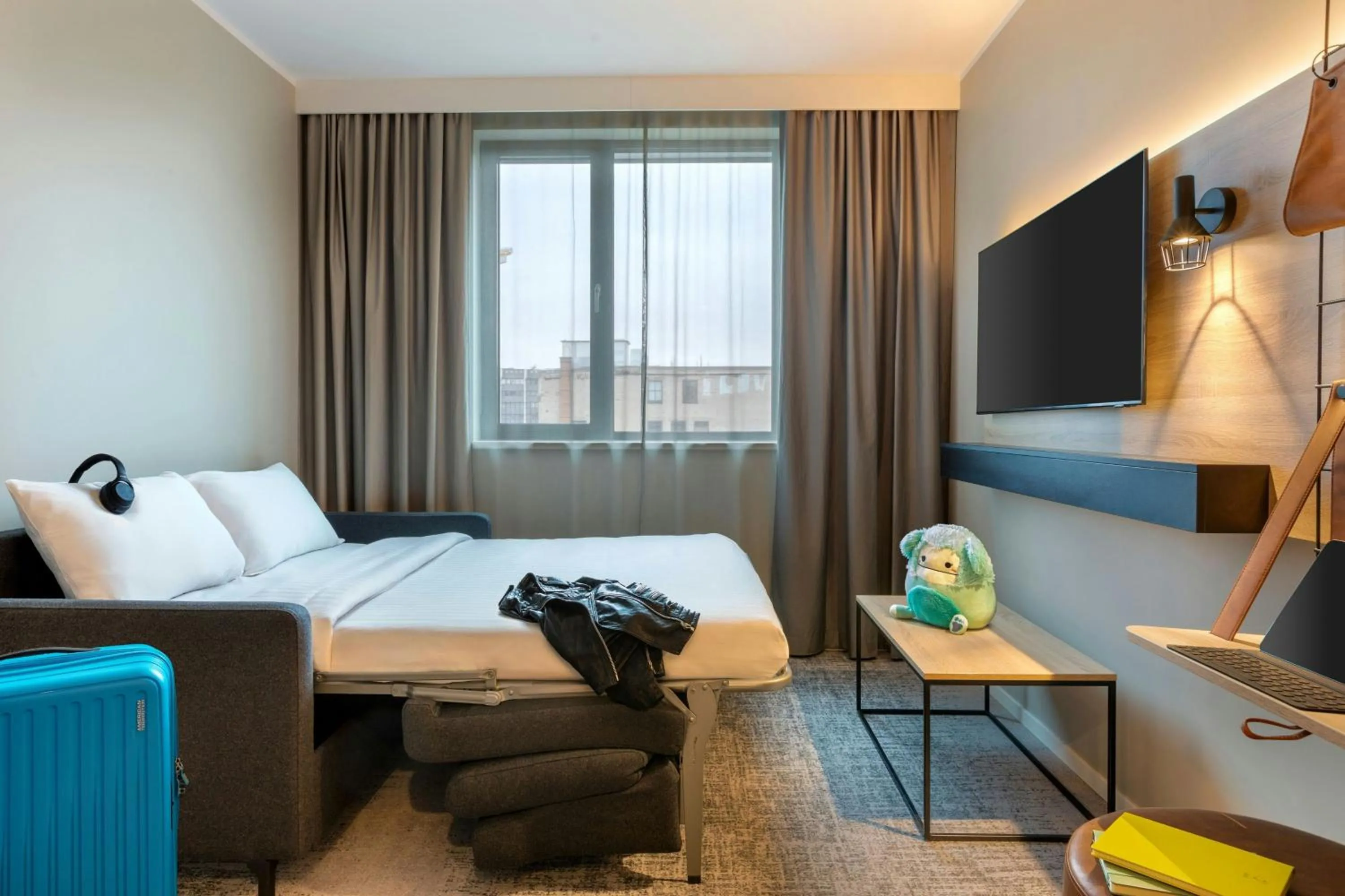 Photo of the whole room, Bed in Moxy Berlin Ostbahnhof