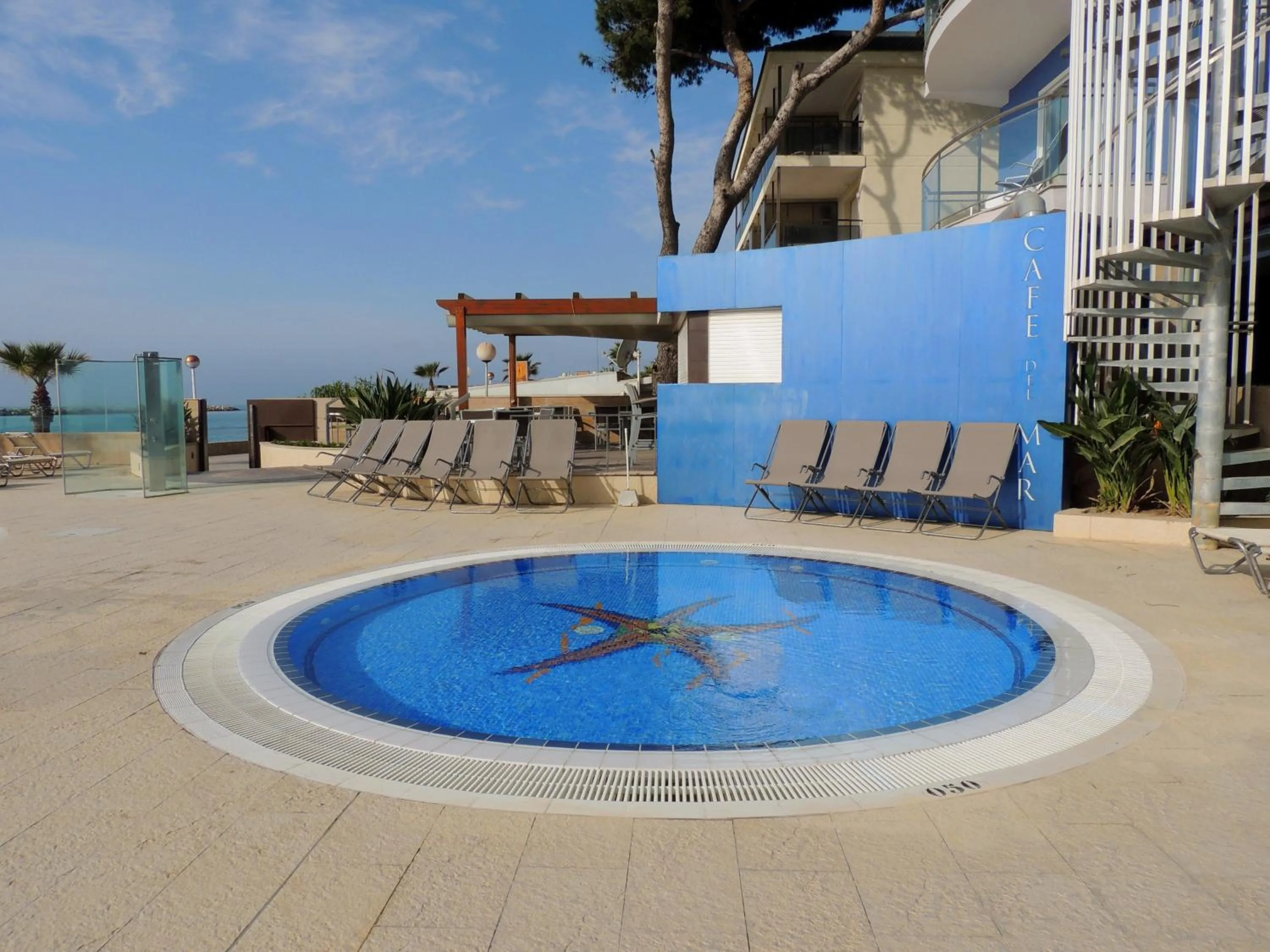 Swimming pool in Apartamentos Turísticos Augustus