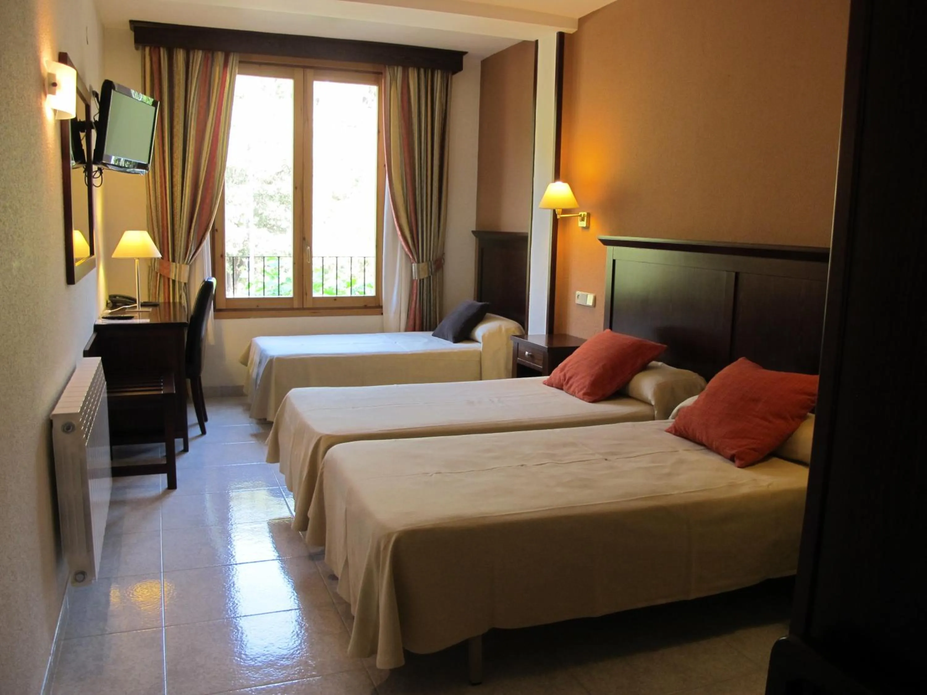 Photo of the whole room, Bed in Hotel Turmo