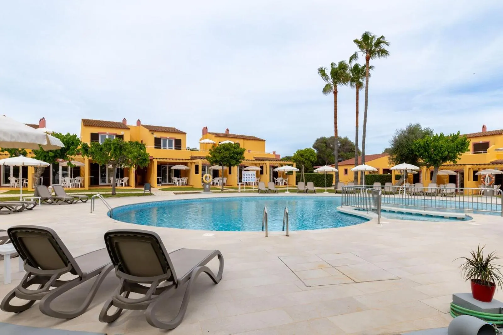 Swimming pool in Apartamentos Ses Anneres