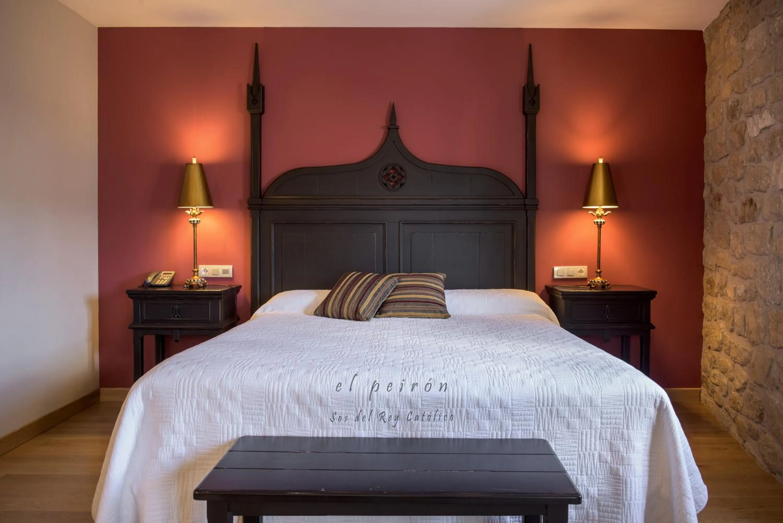 Bedroom, Bed in El Peiron