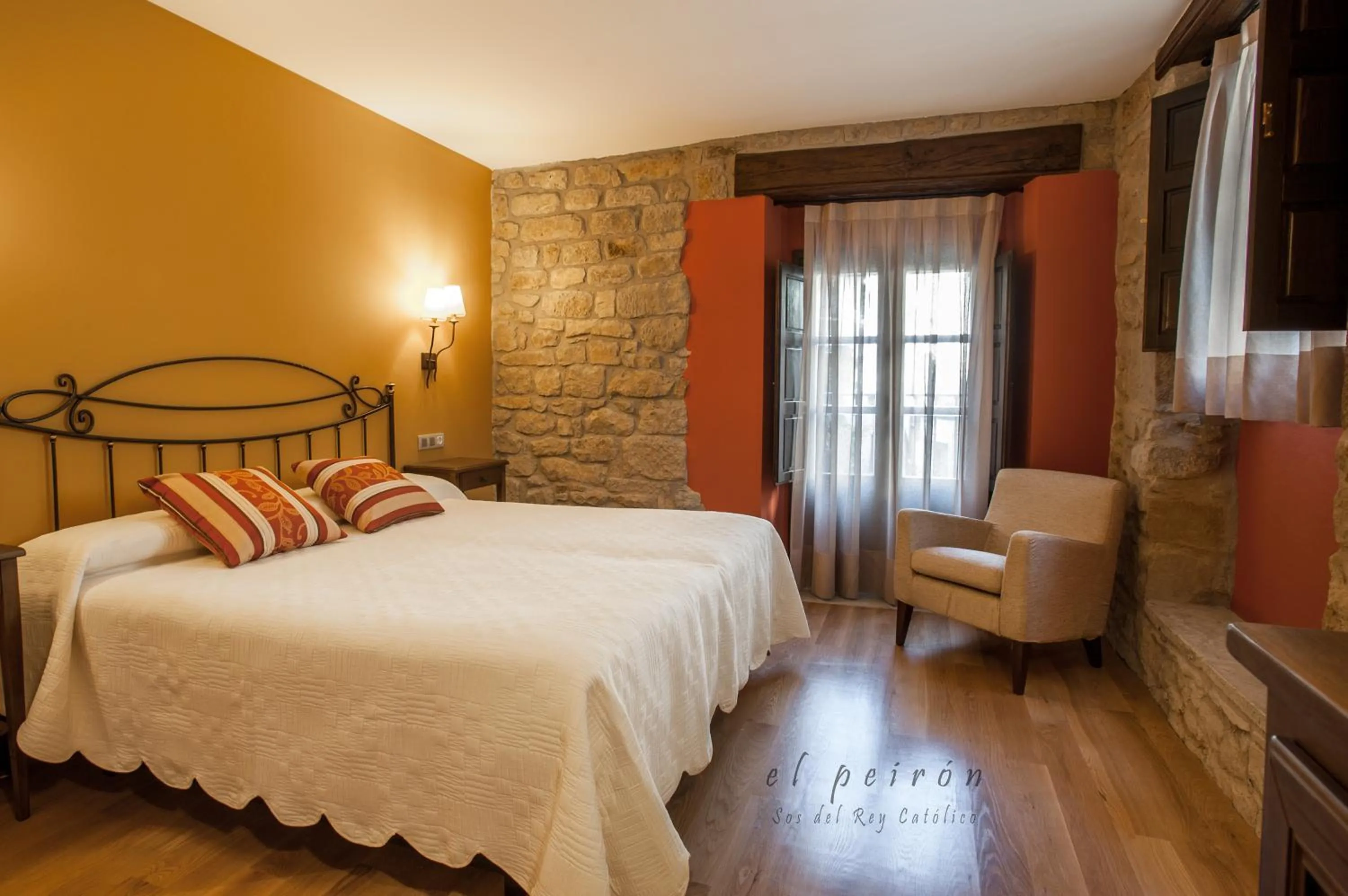 Bedroom, Bed in El Peiron