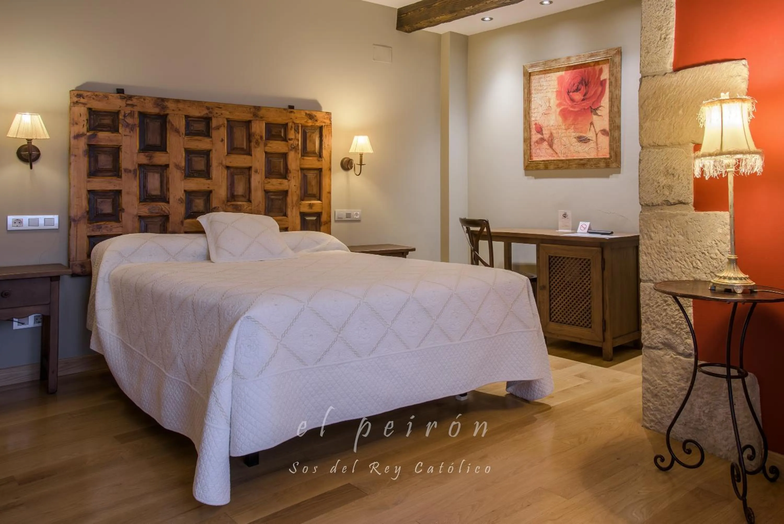 Photo of the whole room, Bed in El Peiron