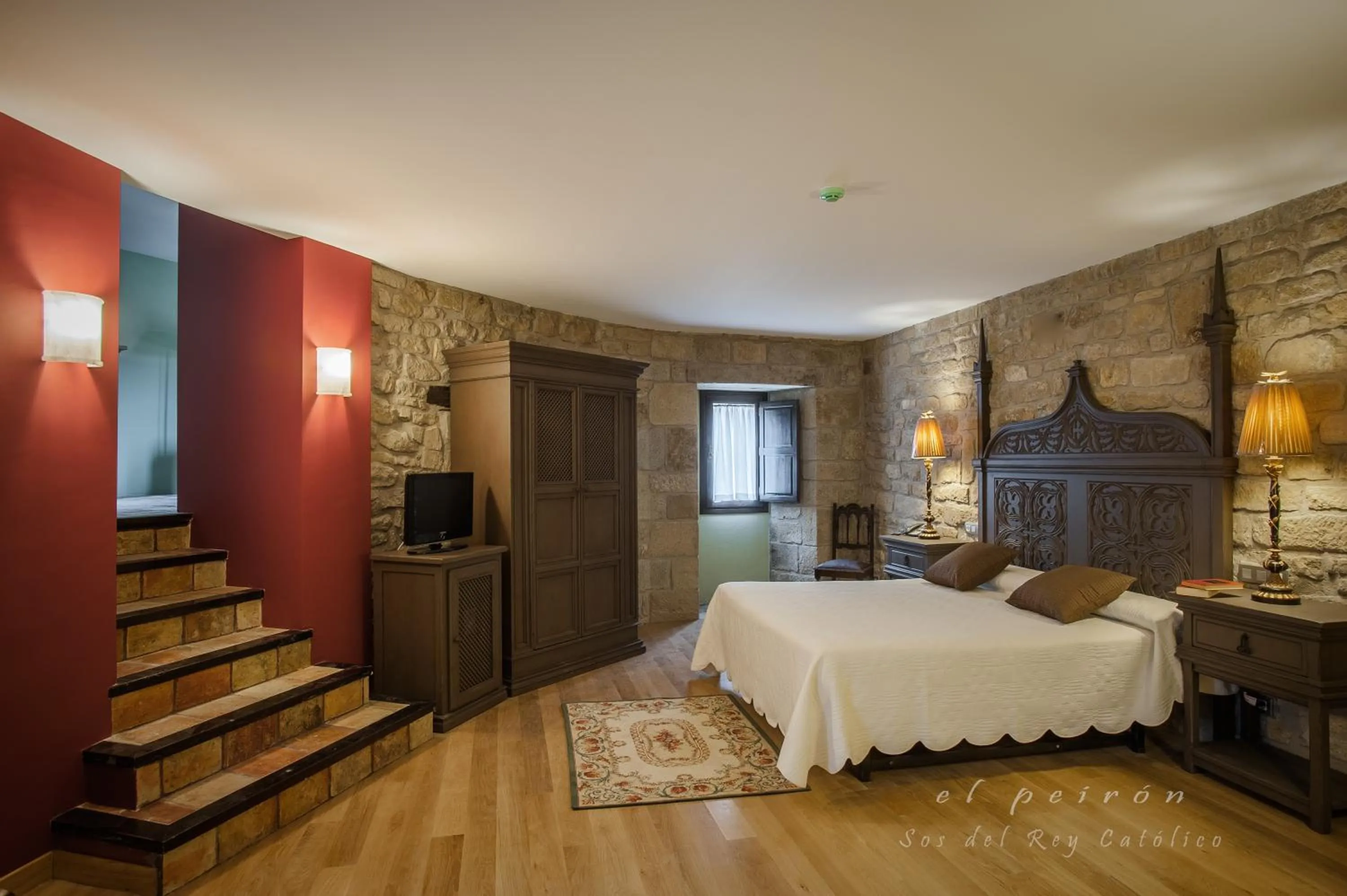 Bedroom, Bed in El Peiron