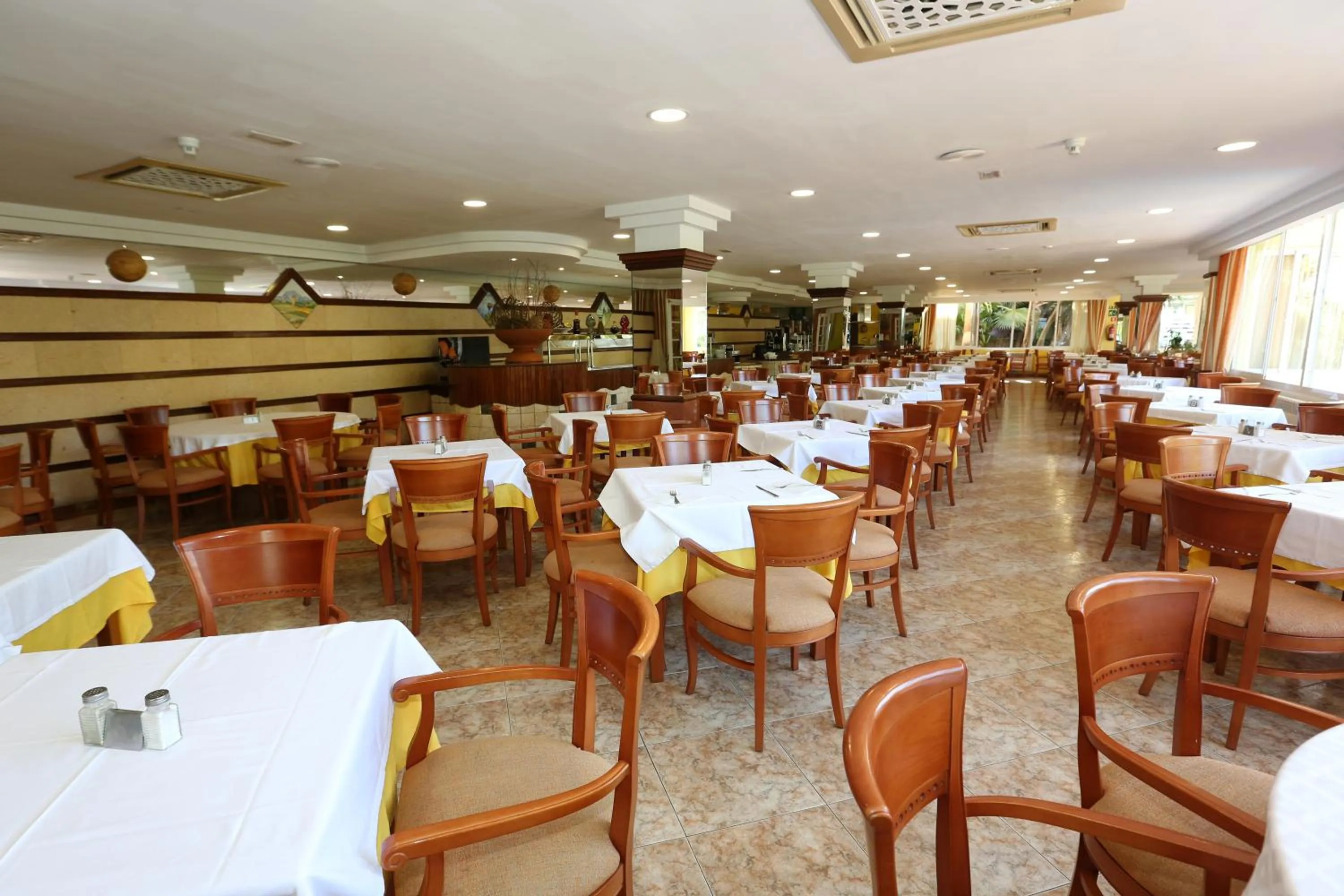 Restaurant/places to eat in Hotel Manaus