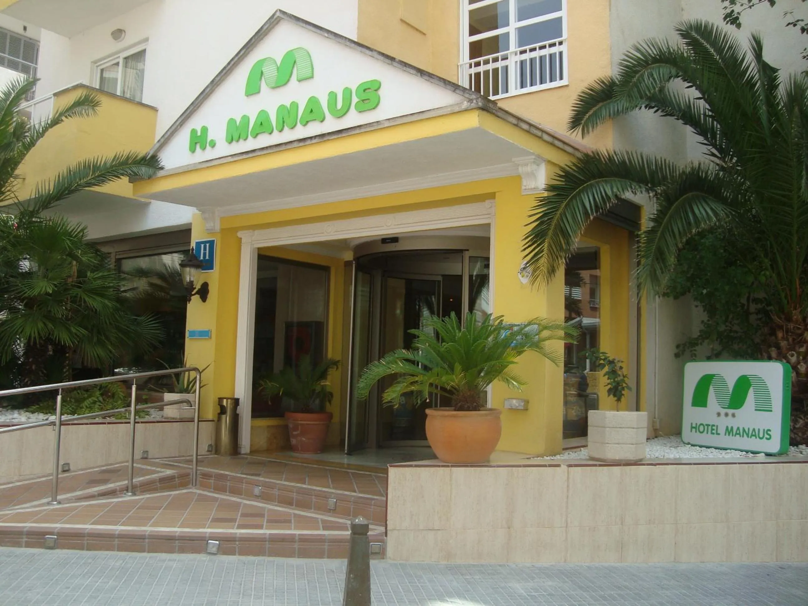 Facade/entrance in Hotel Manaus