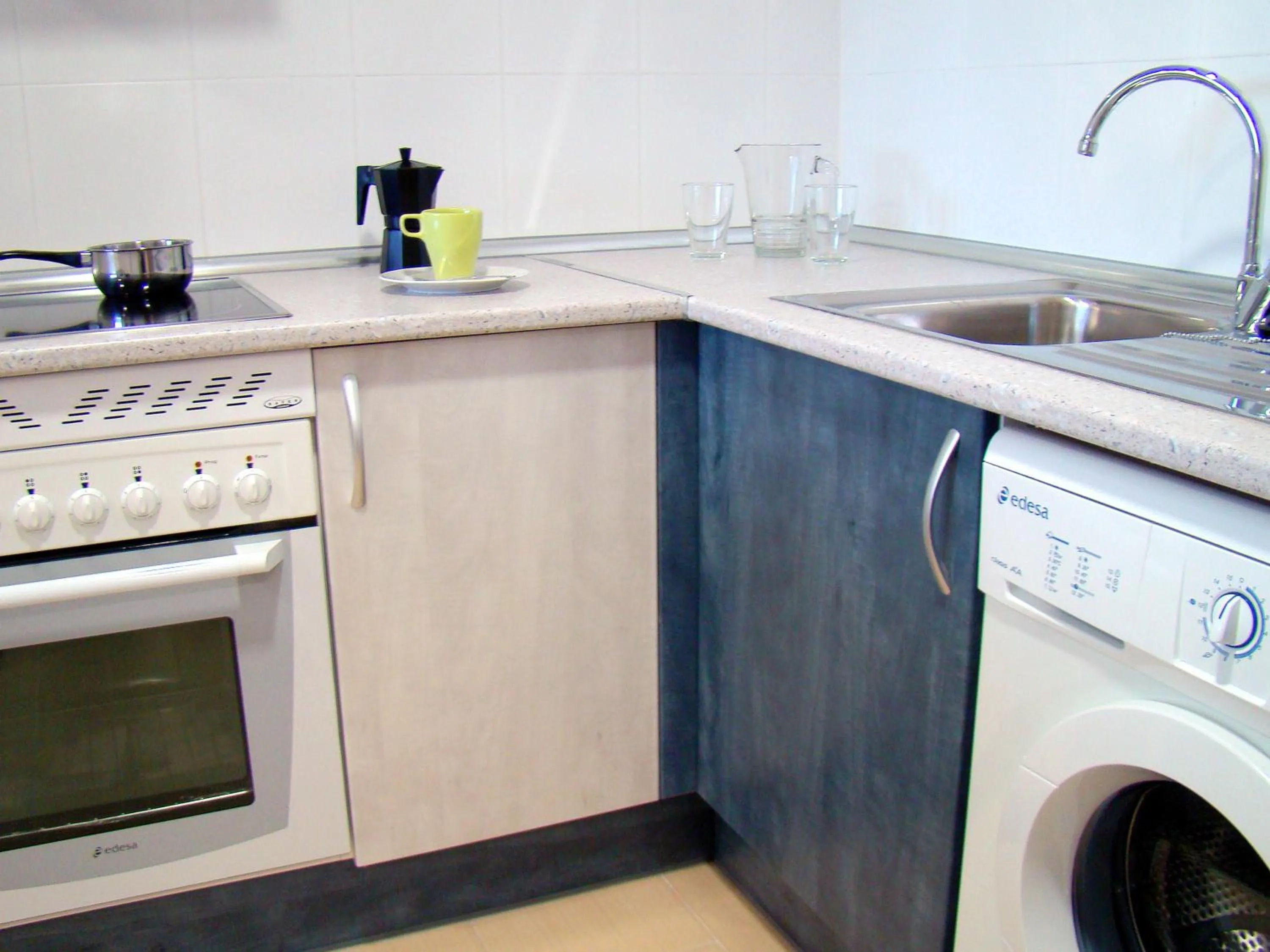 Kitchen or kitchenette in Aparthotel Encasa