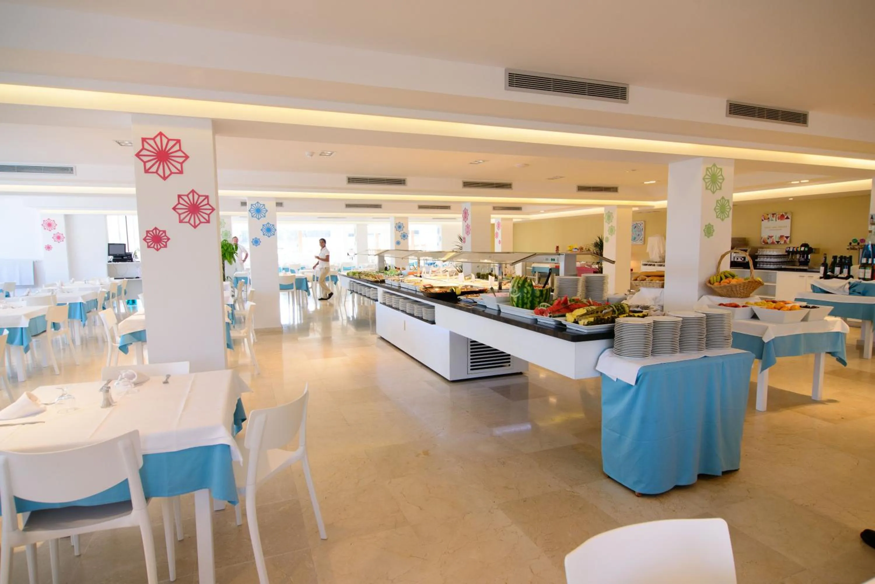 Restaurant/places to eat in Cala Llenya Resort Ibiza