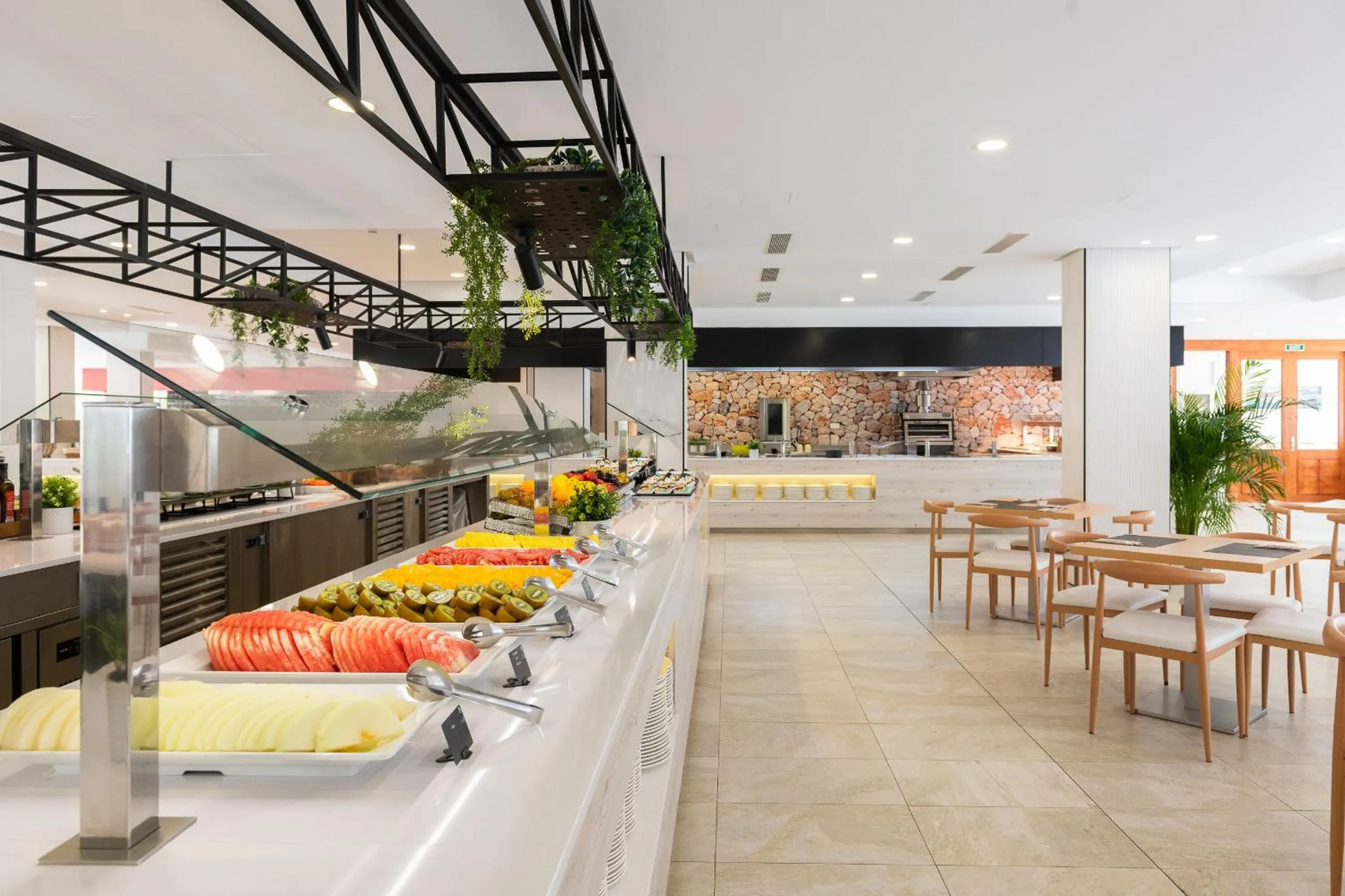 Restaurant/places to eat in Globales Maioris