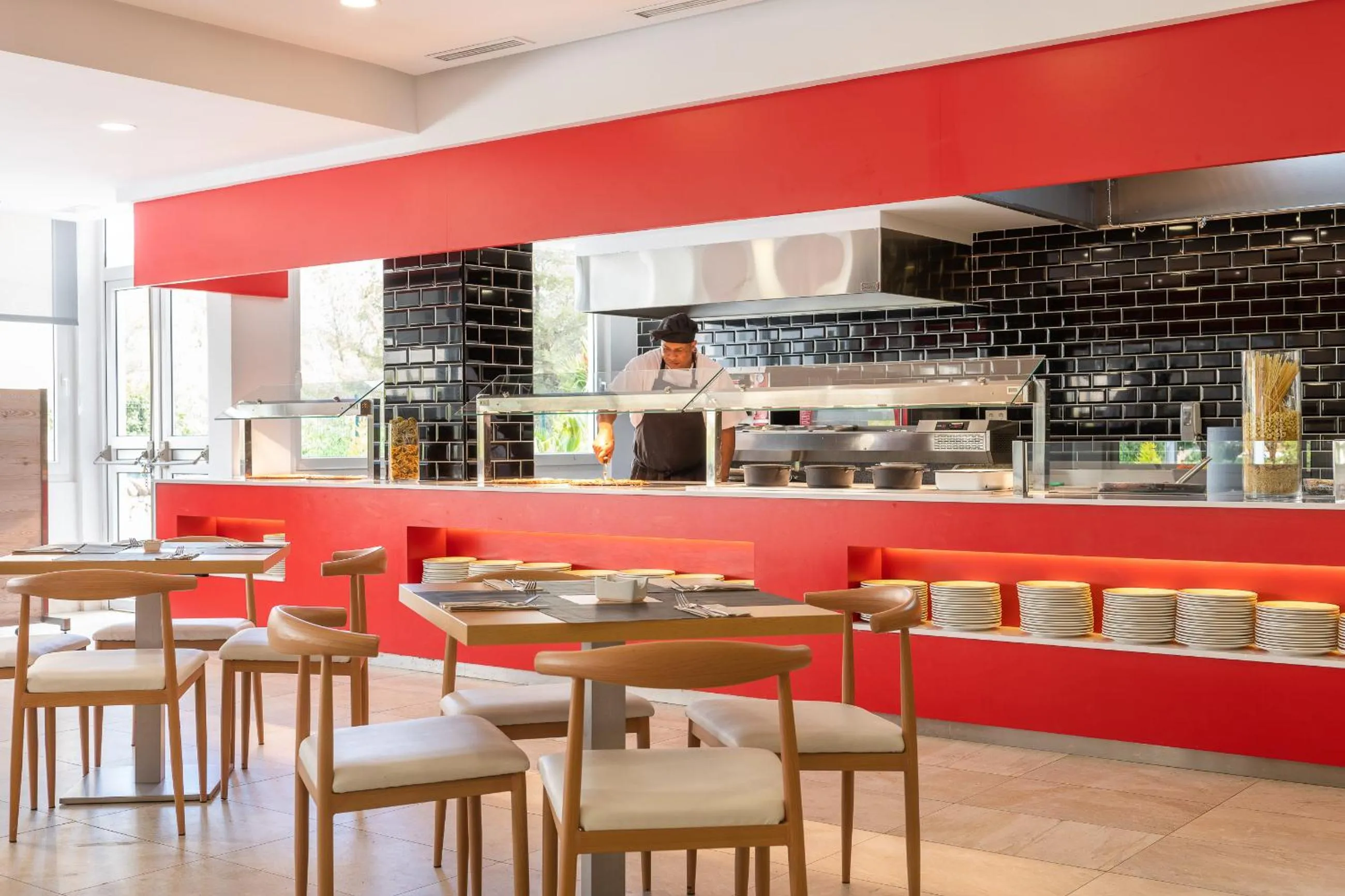 Restaurant/places to eat in Globales Maioris