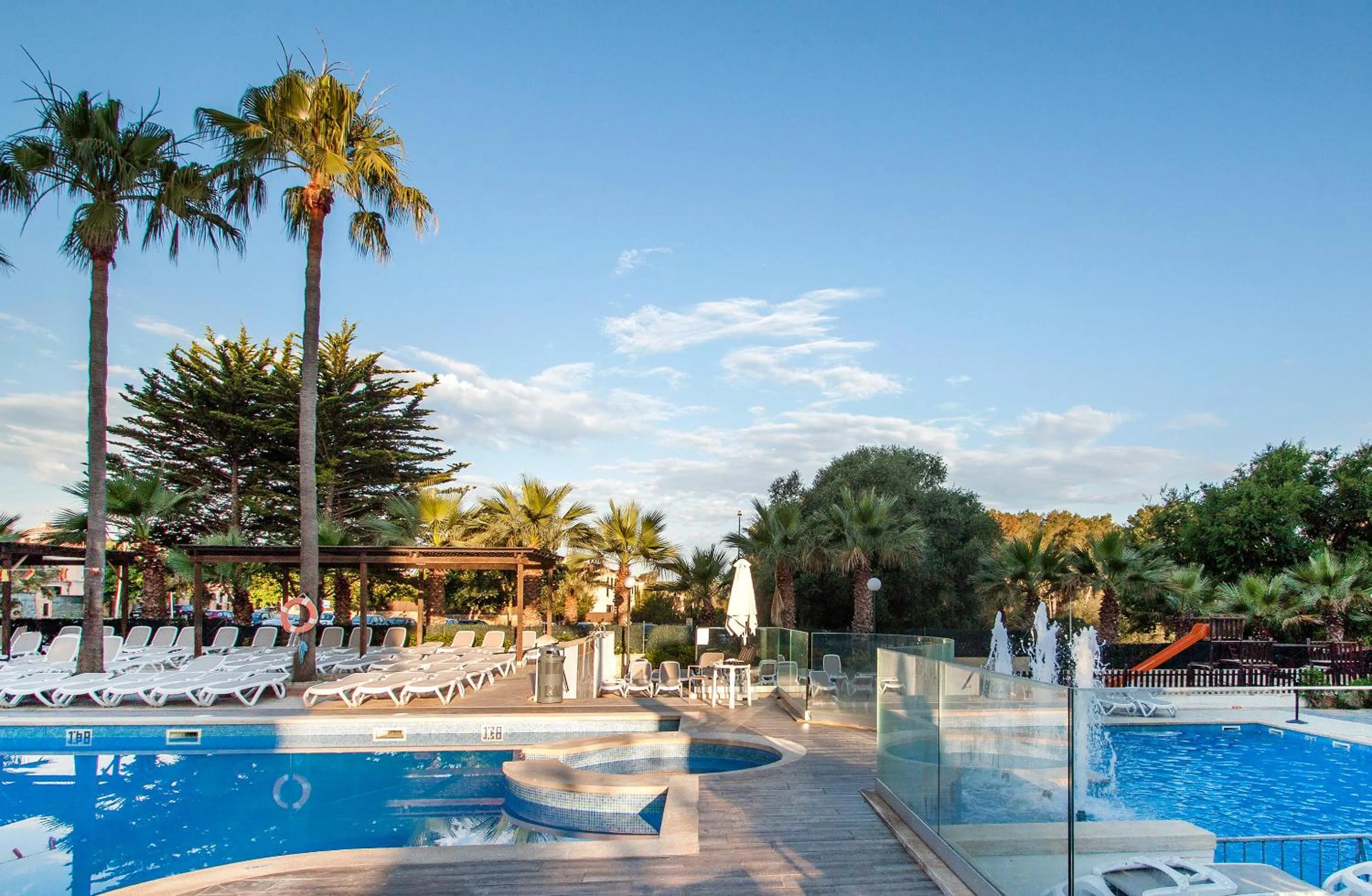 Swimming pool in Globales Maioris