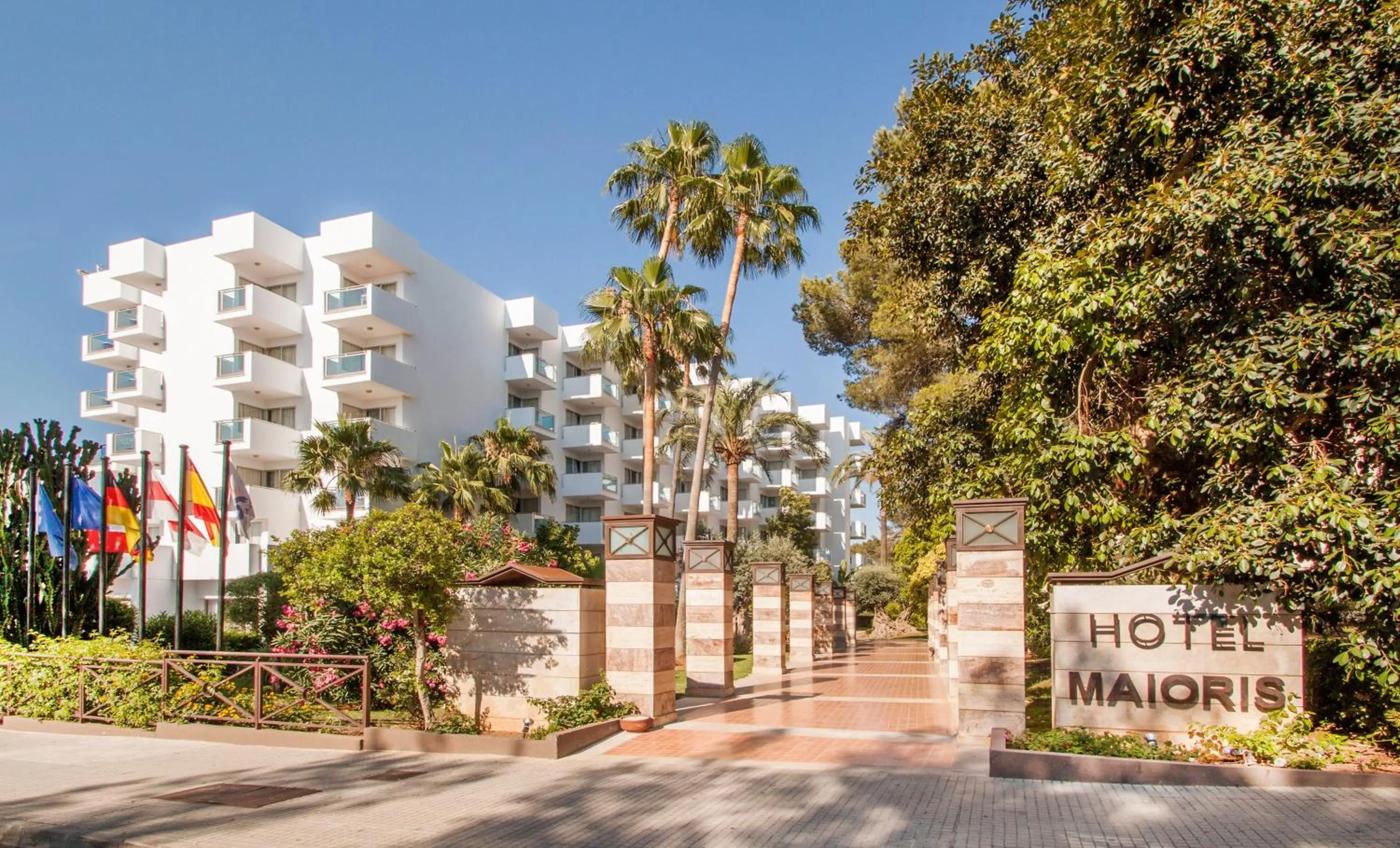 Facade/entrance in Globales Maioris