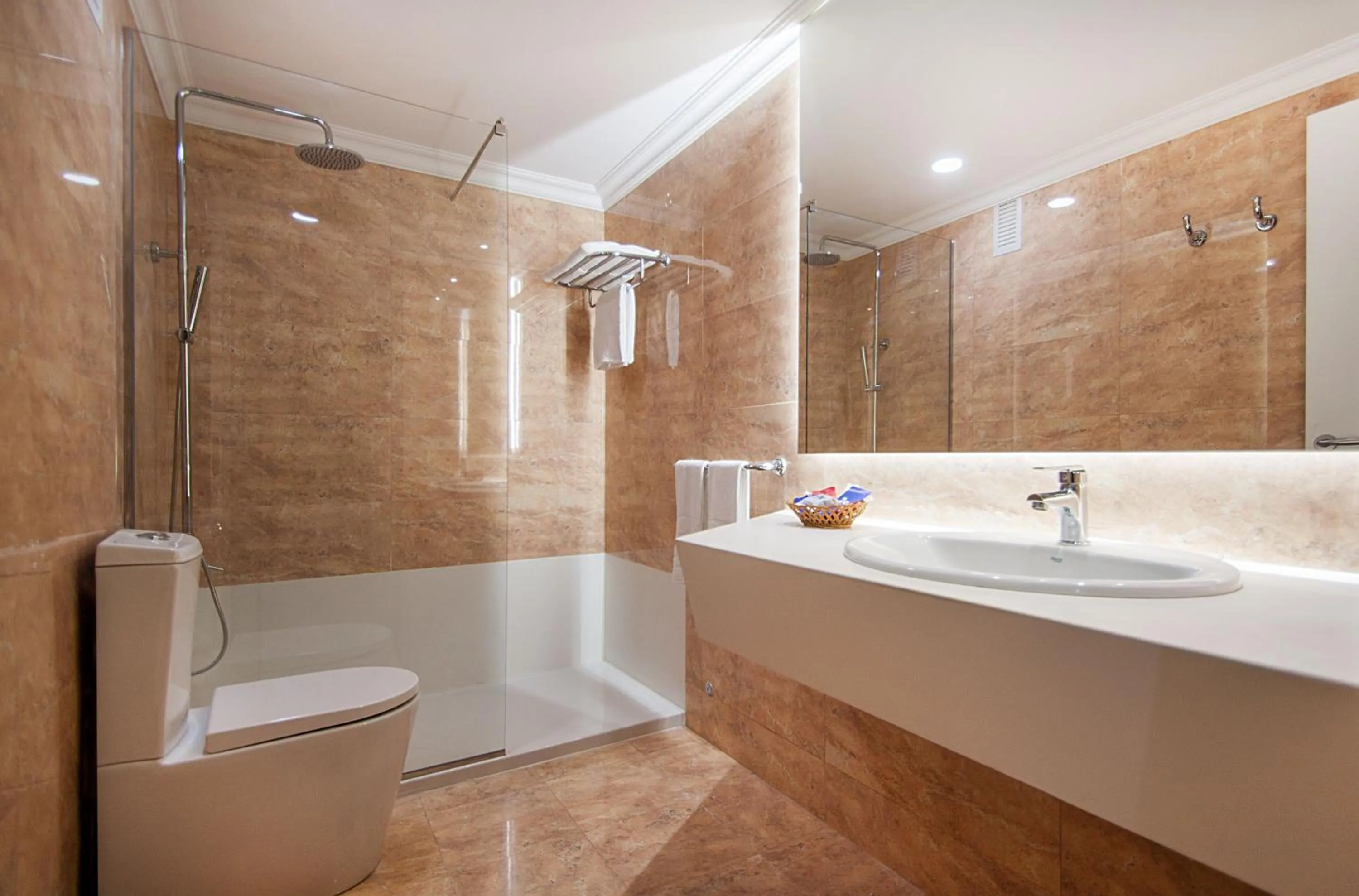 Bathroom in Globales Maioris