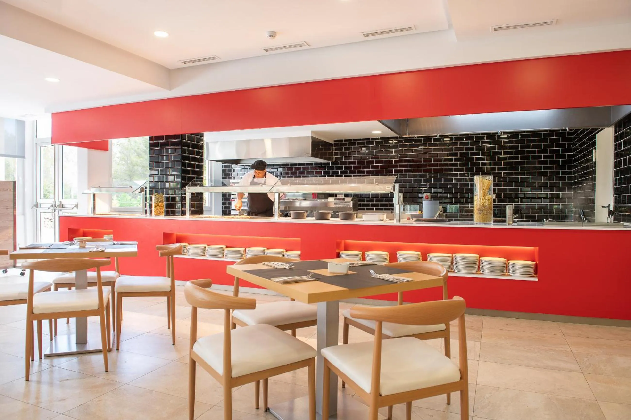 Restaurant/places to eat in Globales Maioris