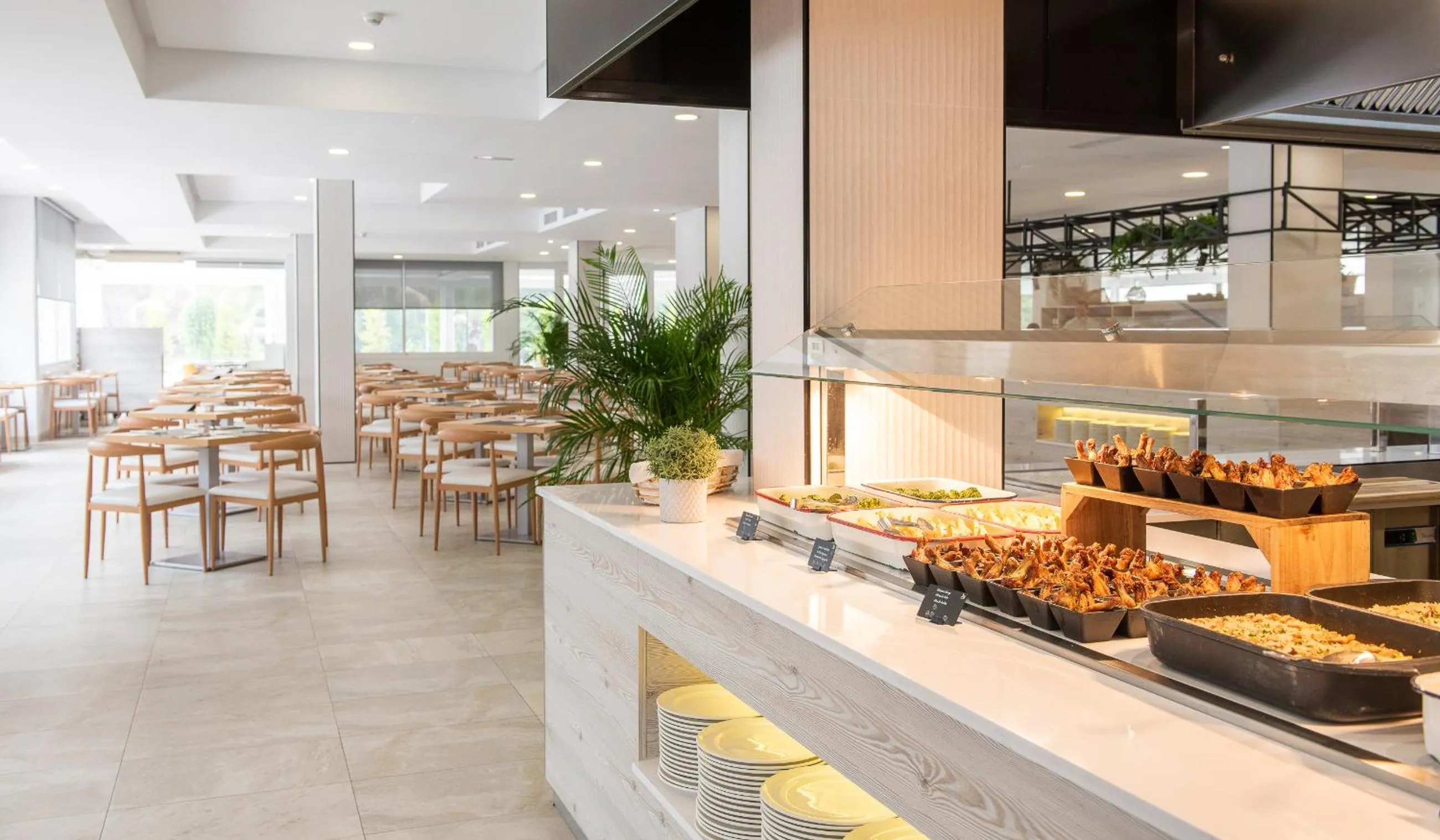 Restaurant/places to eat in Globales Maioris