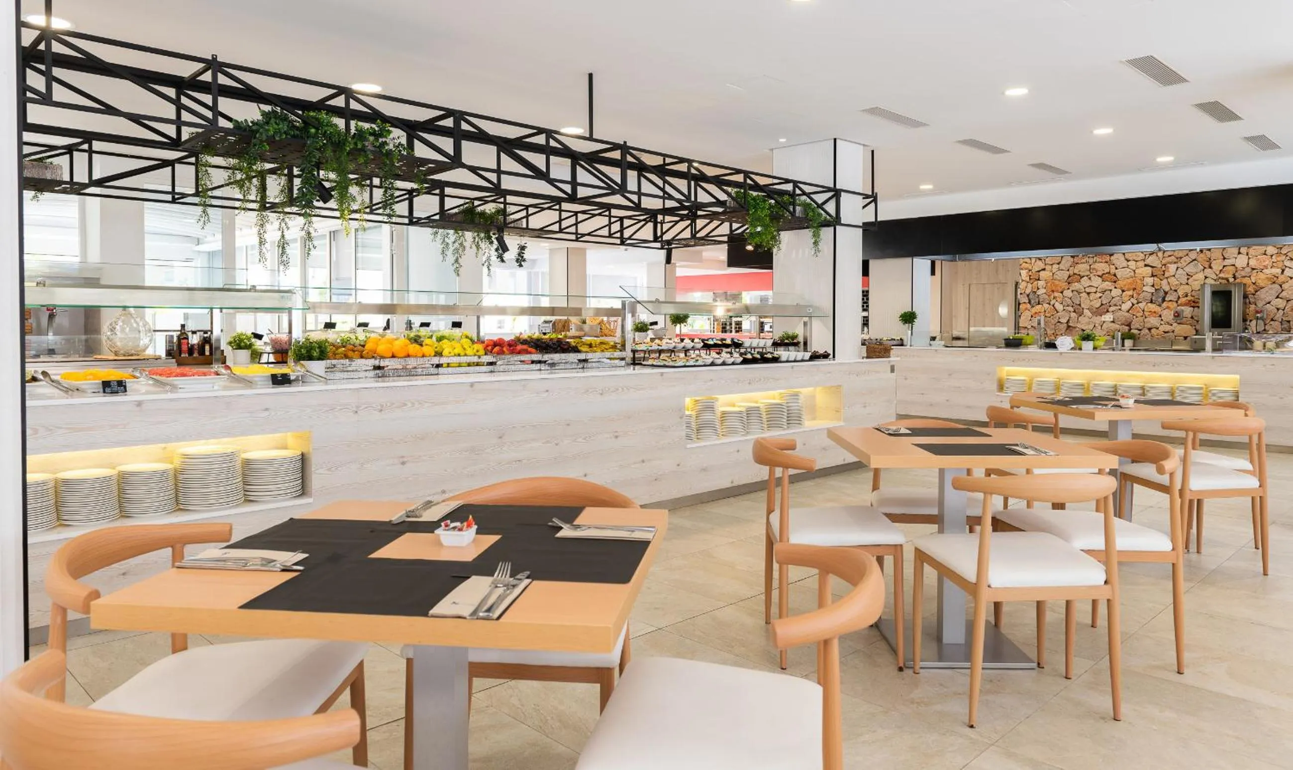 Restaurant/places to eat in Globales Maioris