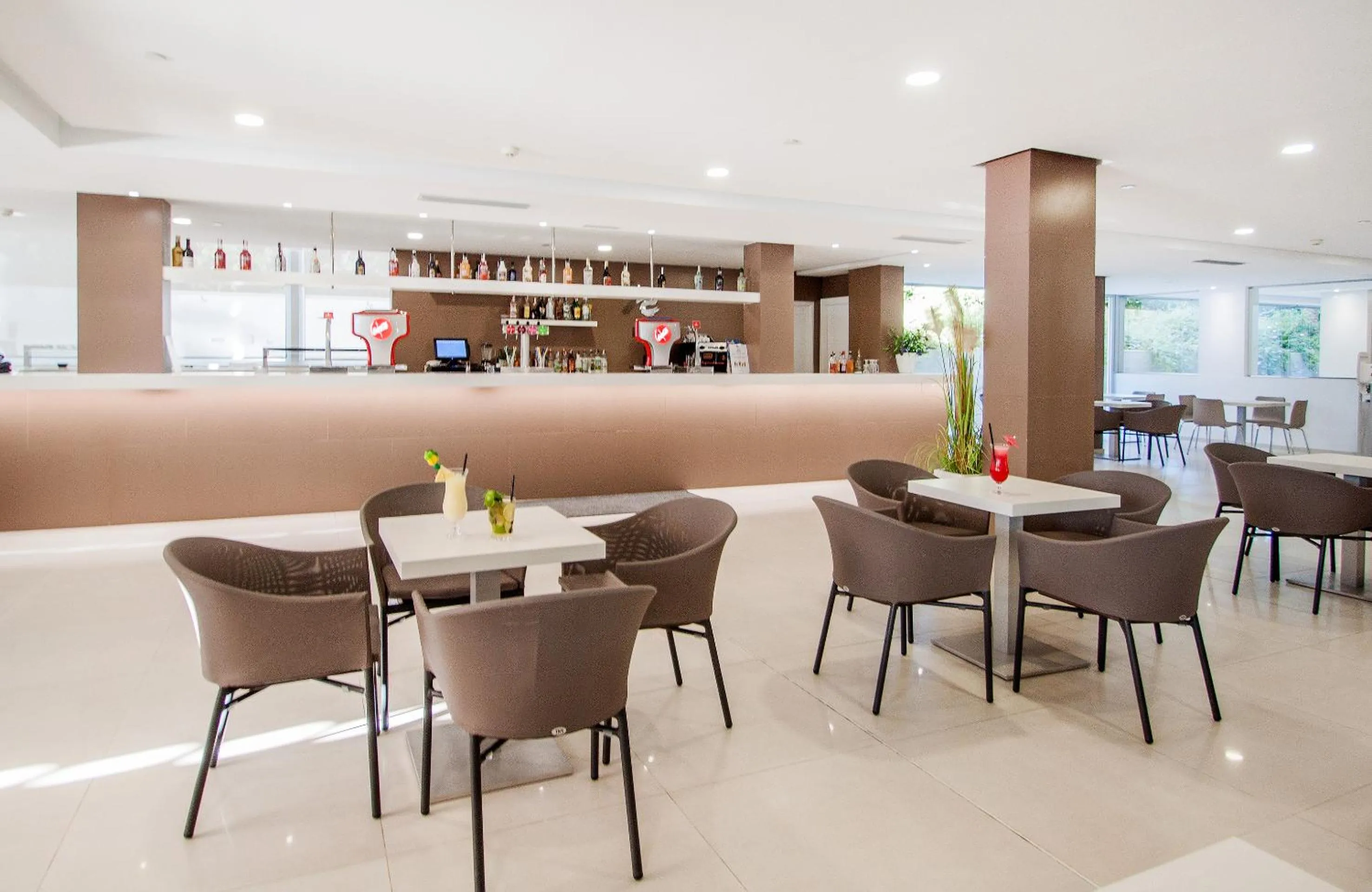 Lounge or bar in Globales Panamá - Adults Only