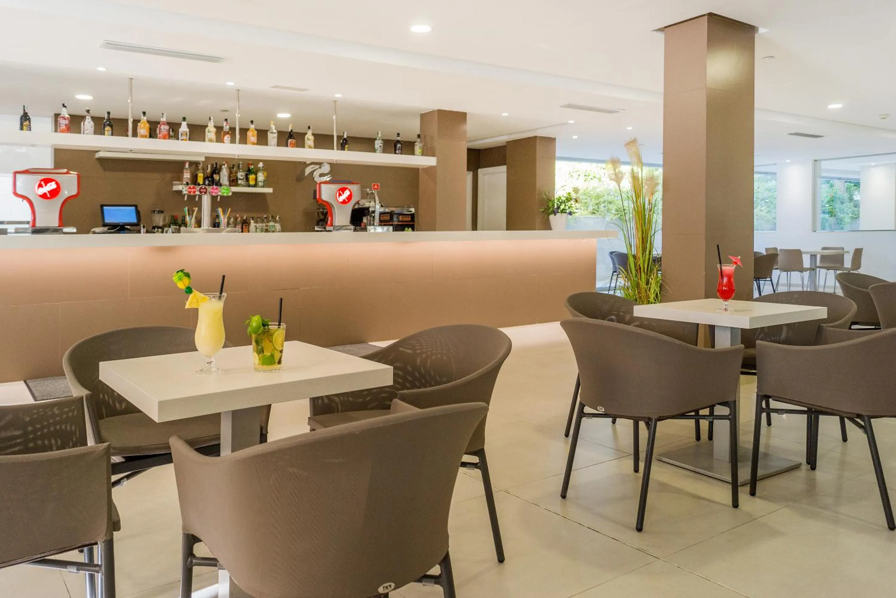 Lounge or bar in Globales Panamá - Adults Only