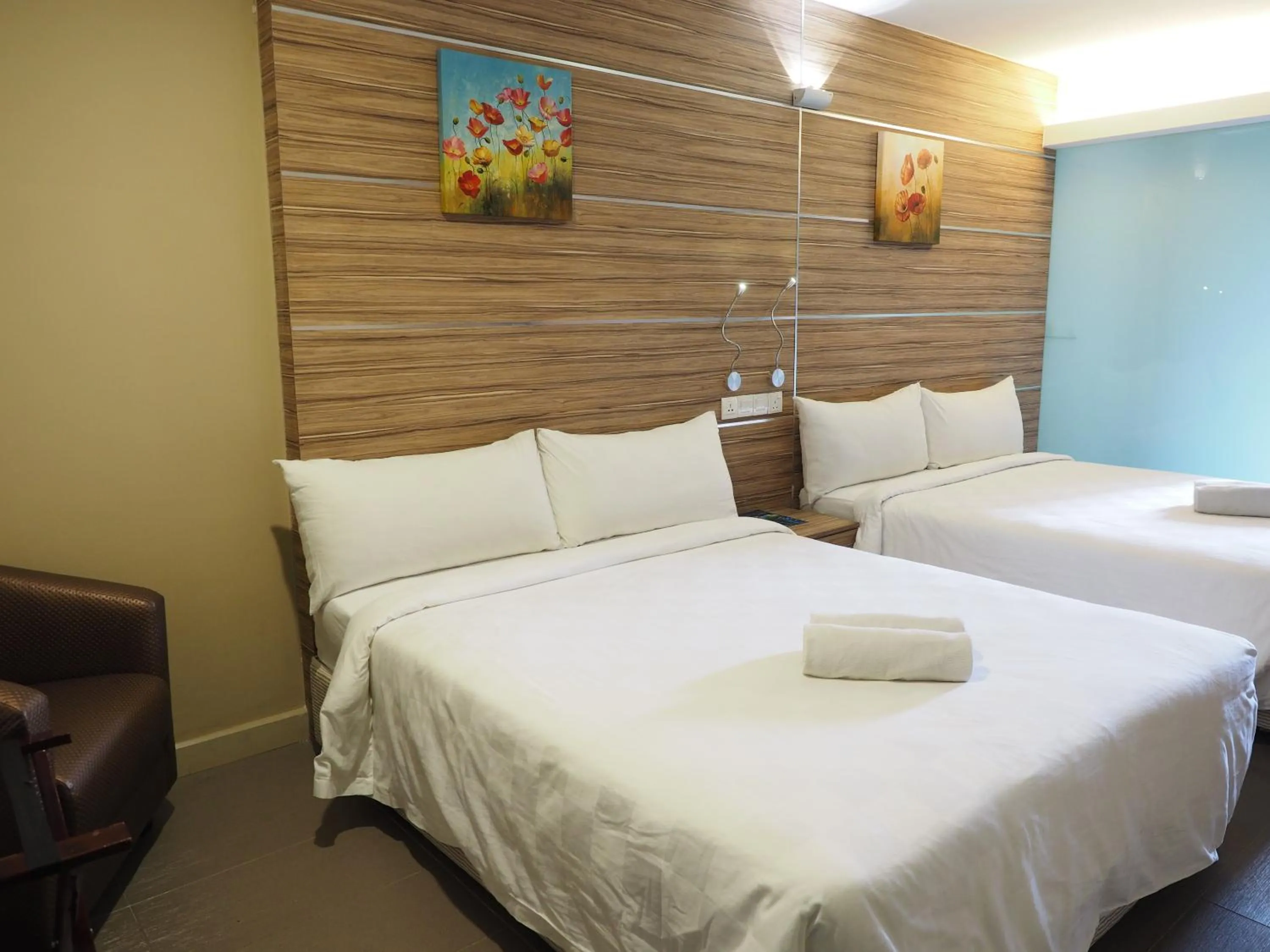 Bathroom, Bed in Mornington Hotel Medan Ipoh