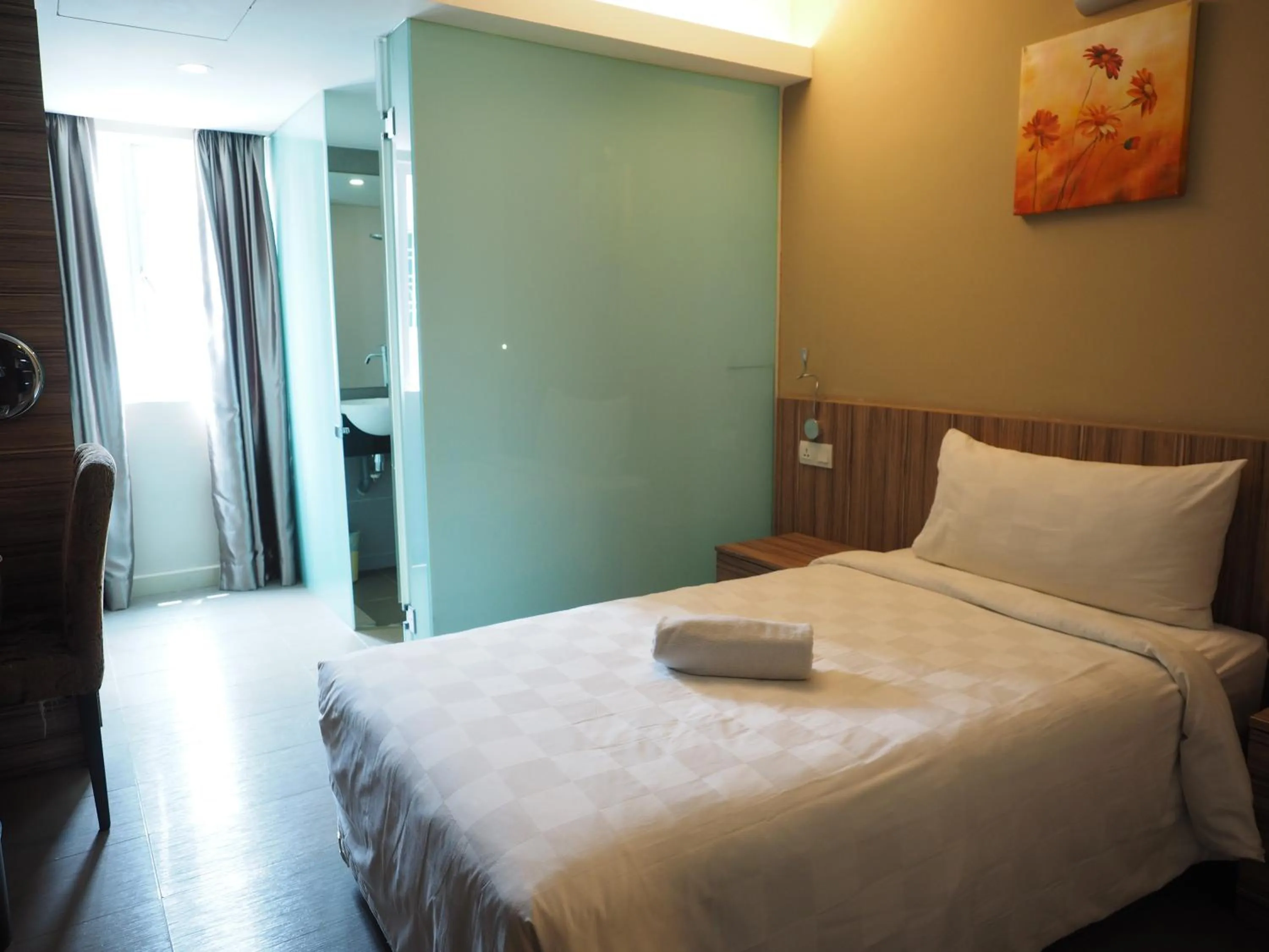 Bathroom, Bed in Mornington Hotel Medan Ipoh