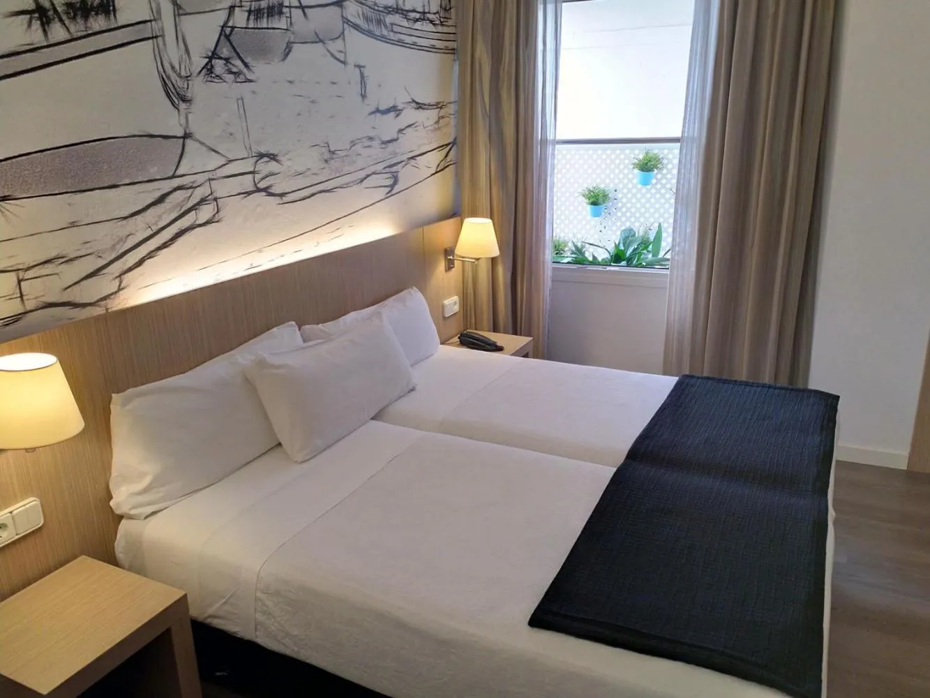 Patio, Bed in Hotel Mediterrani