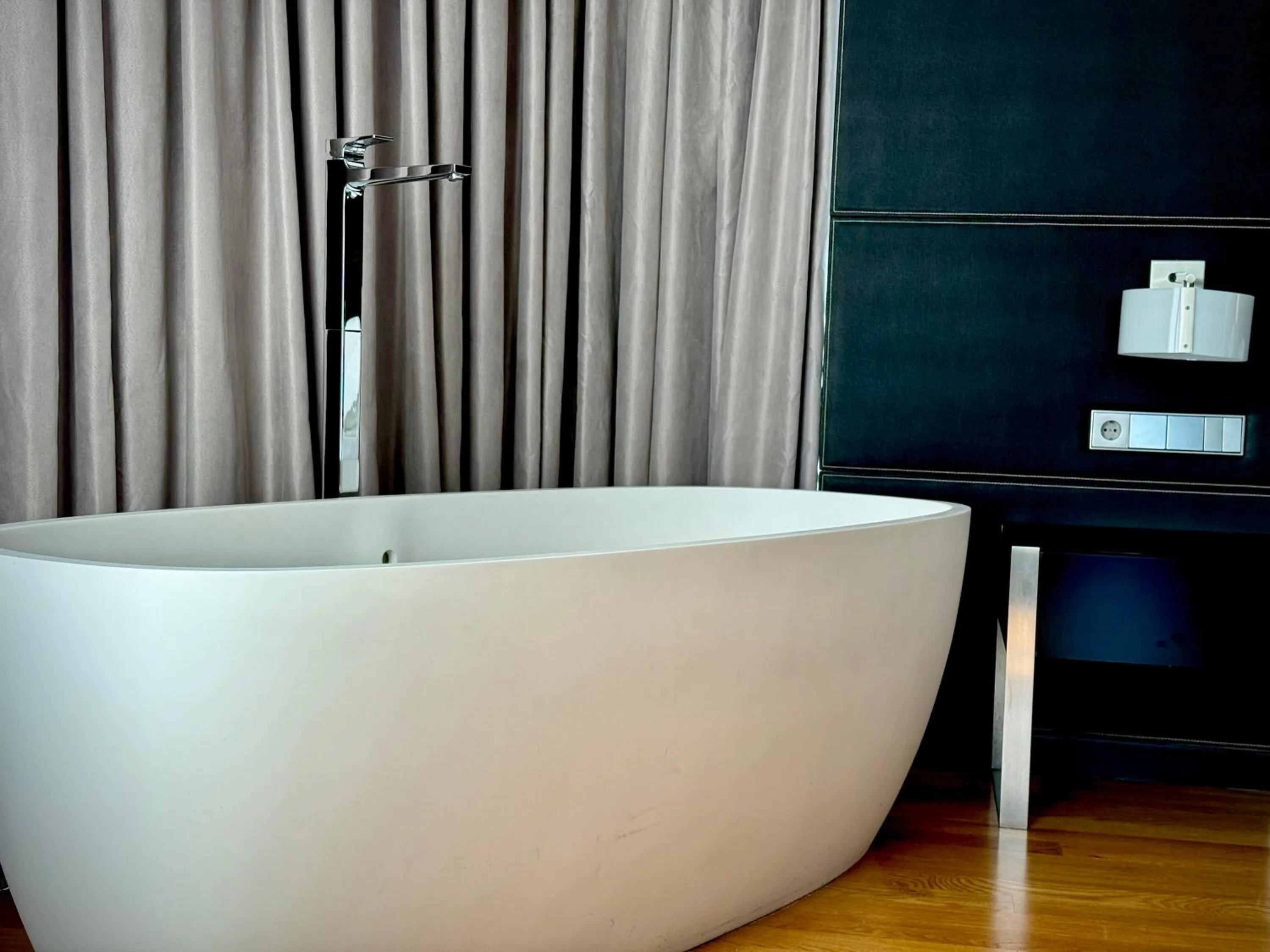 Bath in Hotel Inffinit