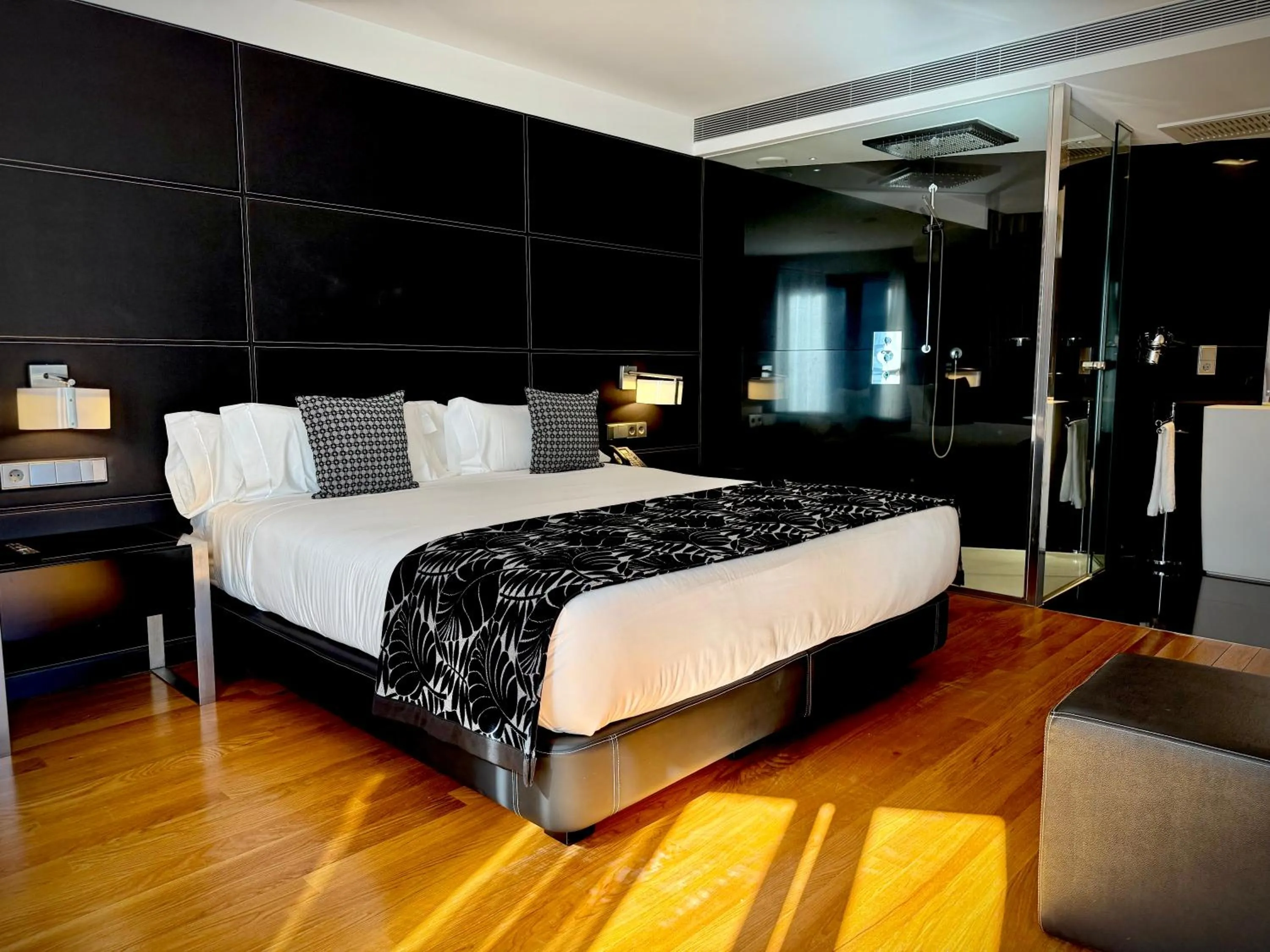 Bed in Hotel Inffinit